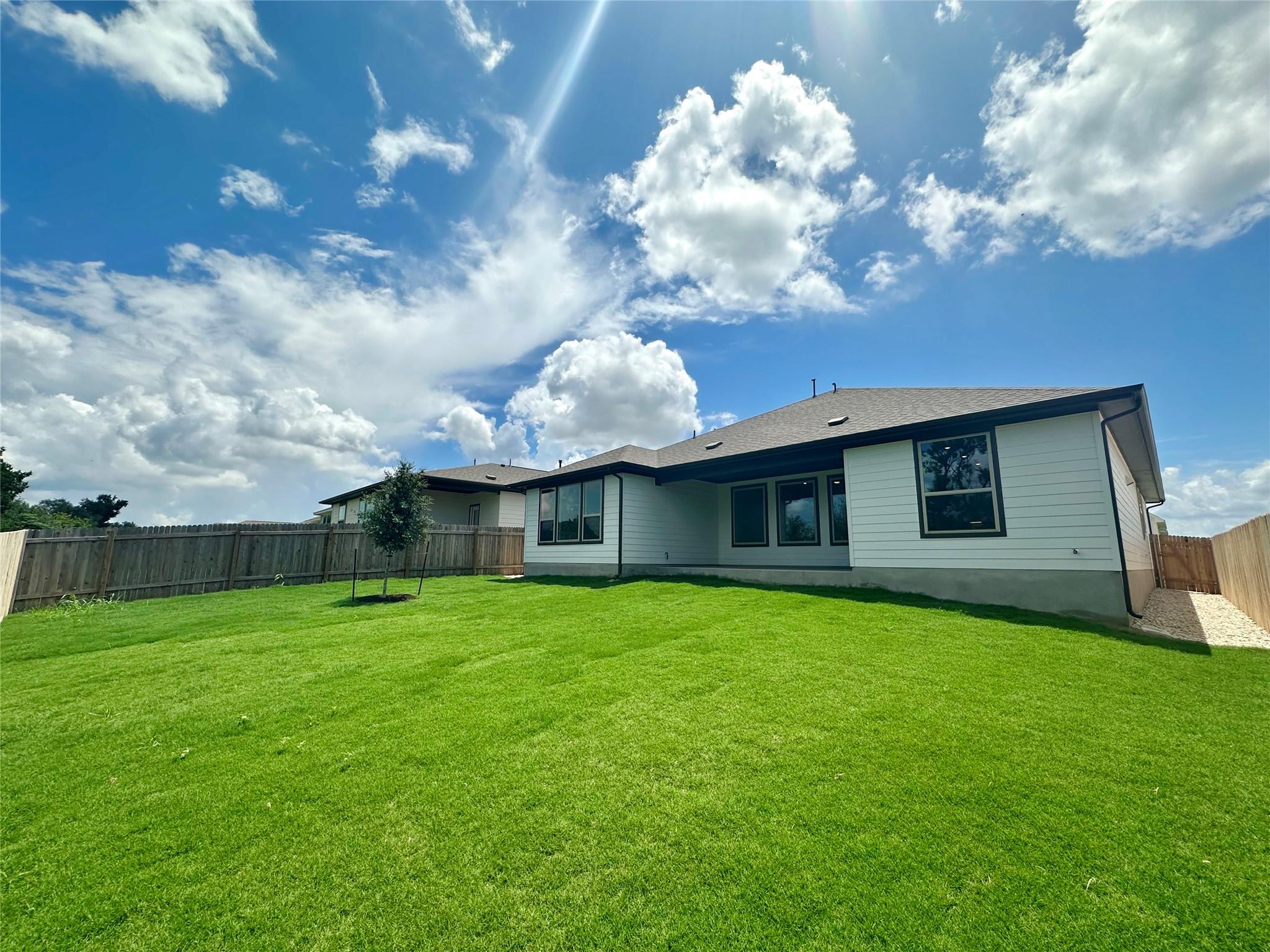 300 Treadwell Ln, Kyle, TX 78640