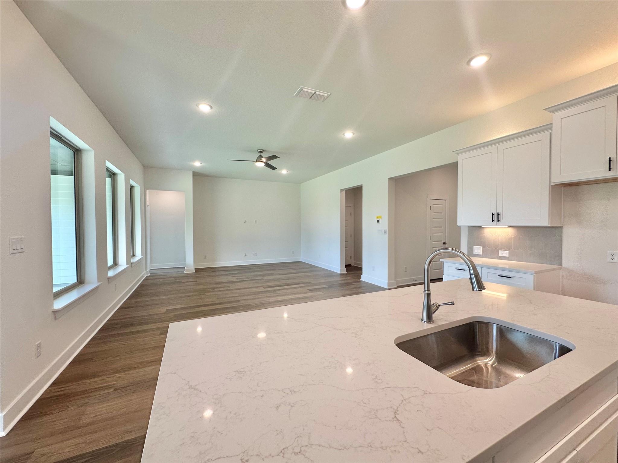 300 Treadwell Ln, Kyle, TX 78640