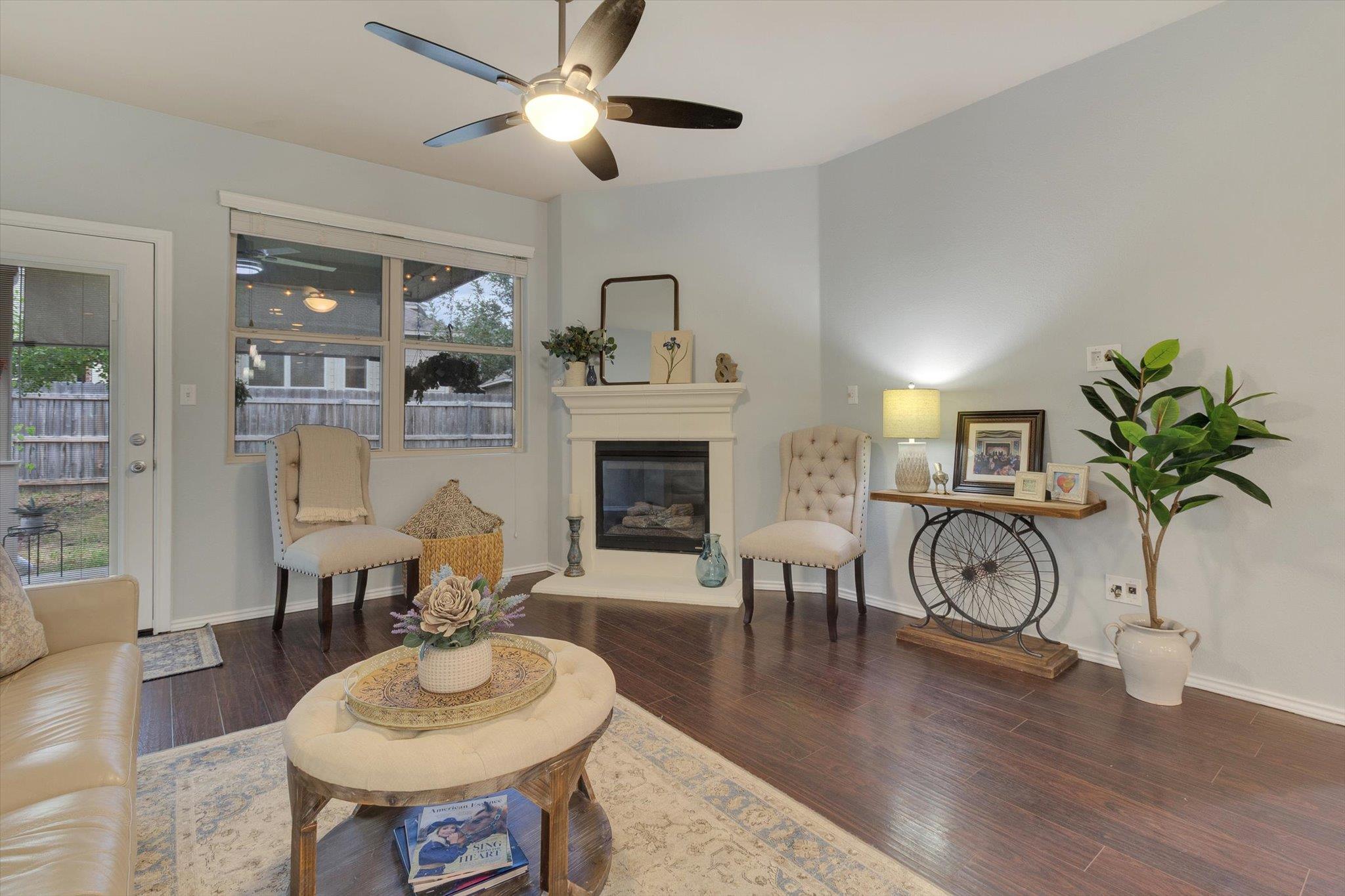 298 Nivens Dr, Buda, TX 78610