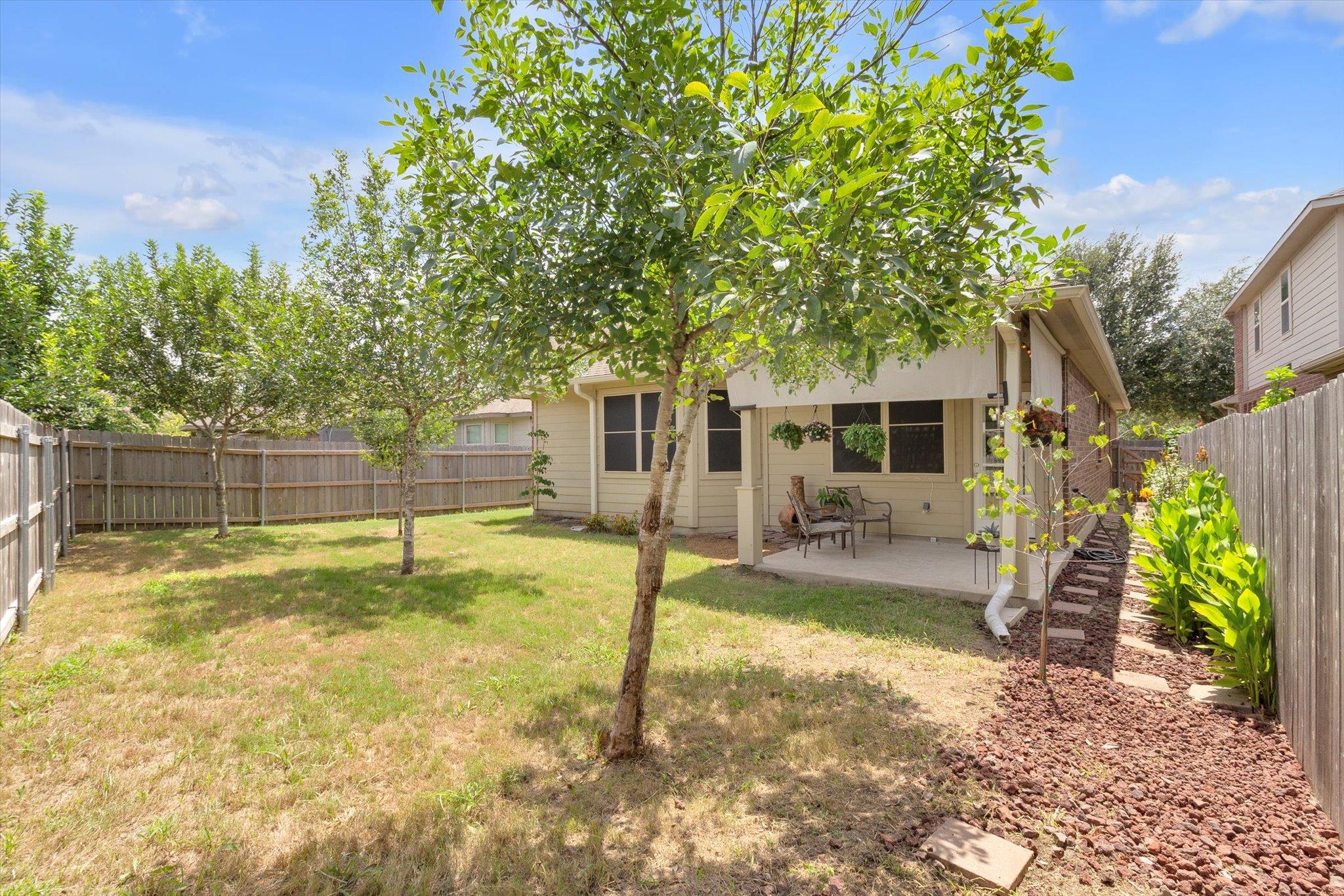 298 Nivens Dr, Buda, TX 78610