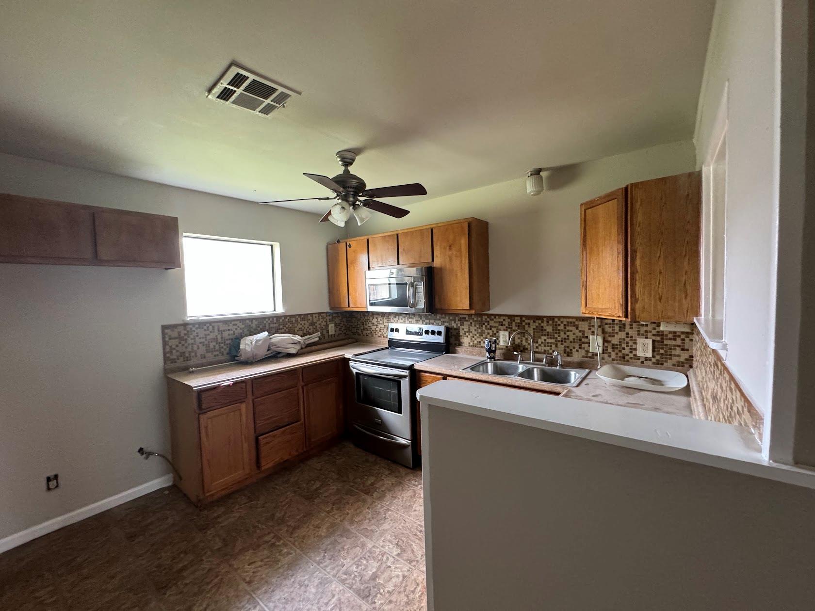 851 Aspen Ln, Cottonwood Shores, TX 78657