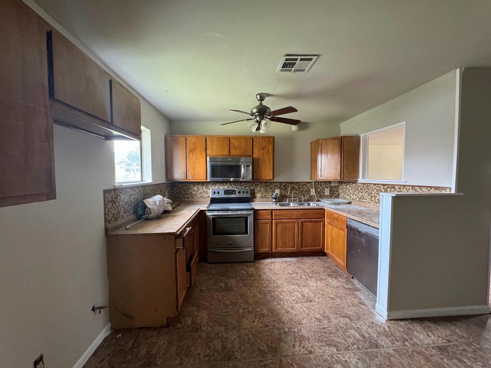 851 Aspen Ln, Cottonwood Shores, TX 78657