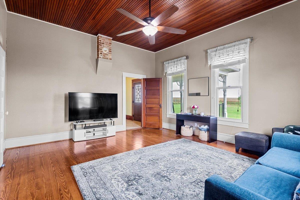 17205 County Line Rd, Elgin, TX 78621