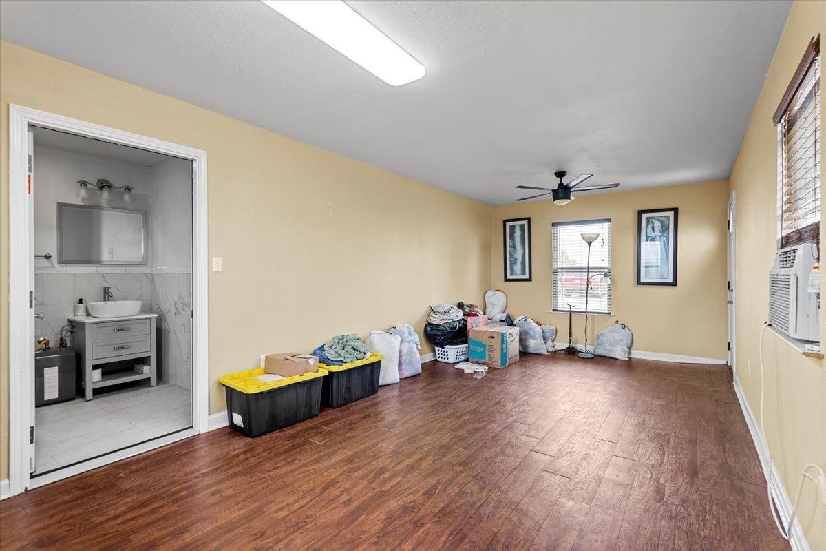 17205 County Line Rd, Elgin, TX 78621