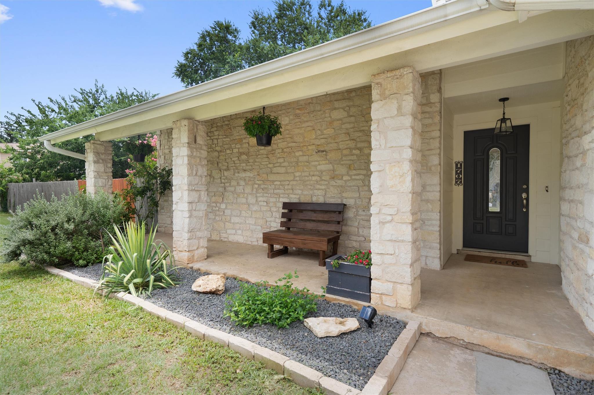 1707 Creek Bend Cir, Round Rock, TX 78681