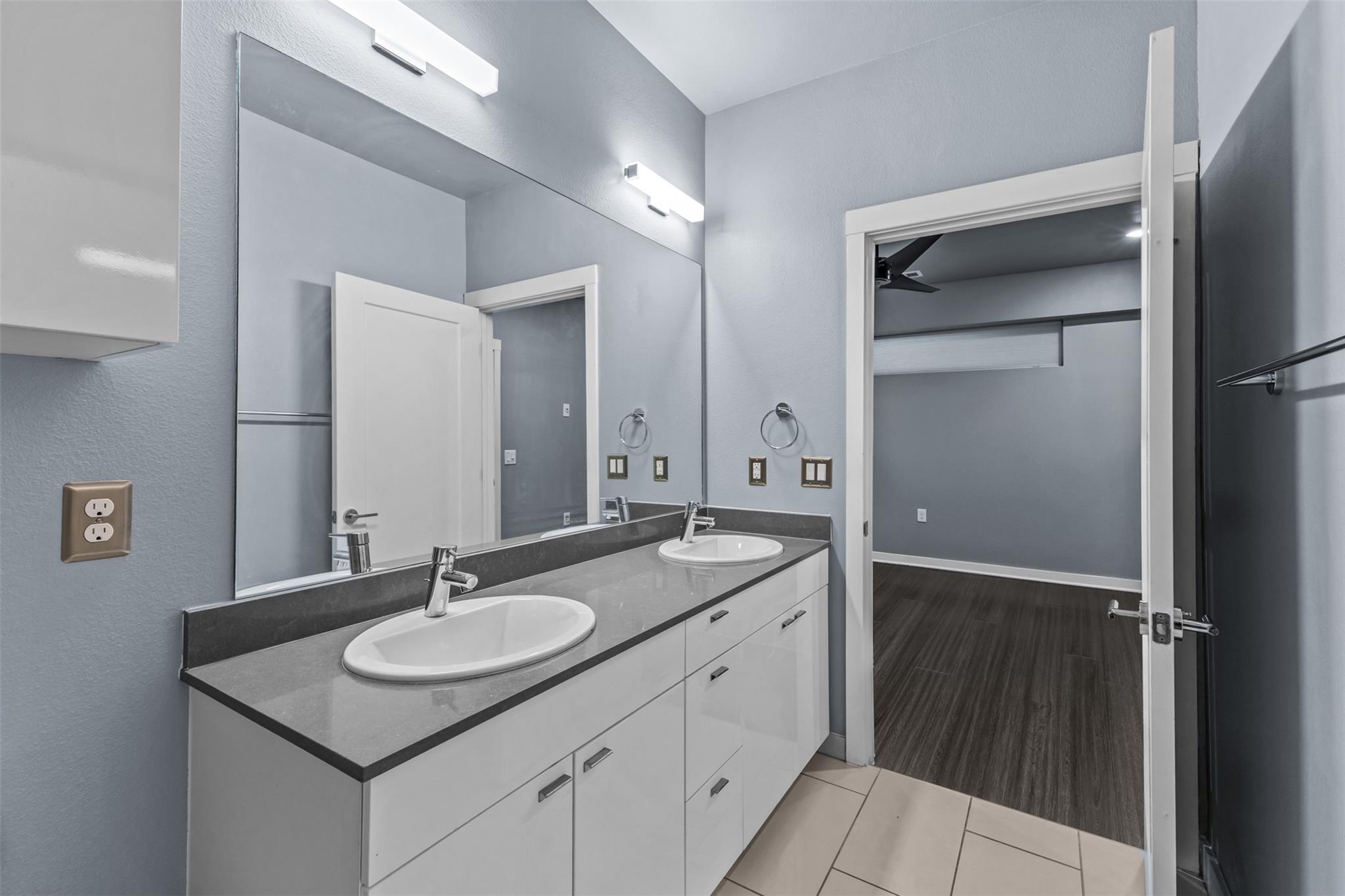 4361 S Congress Ave # 301, Austin, TX 78745