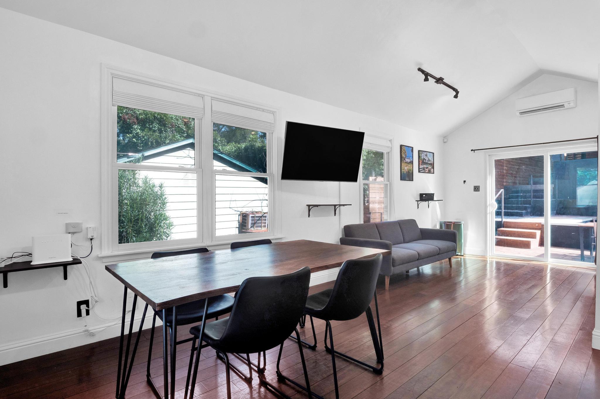 1914 E 8th St, Austin, TX 78702