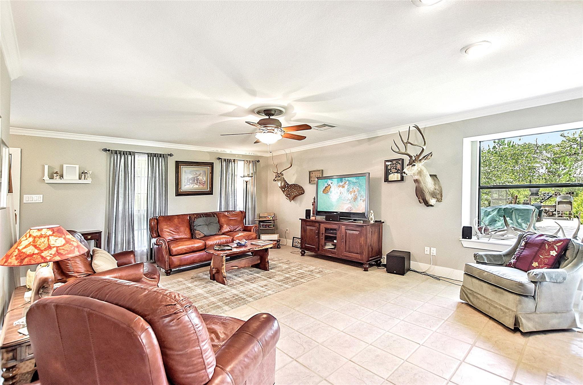 155 Pahalawe Ln, Bastrop, TX 78602