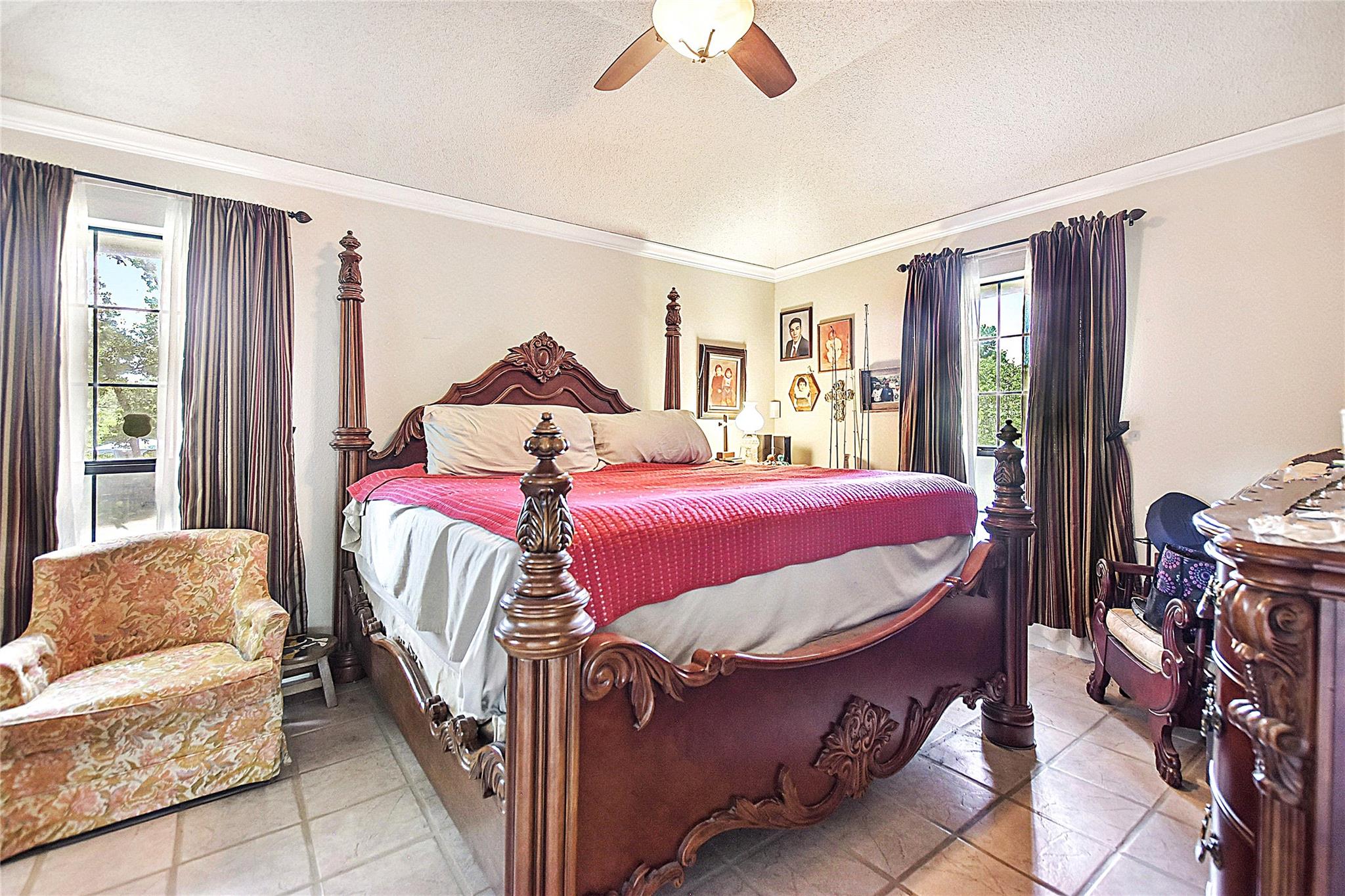 155 Pahalawe Ln, Bastrop, TX 78602