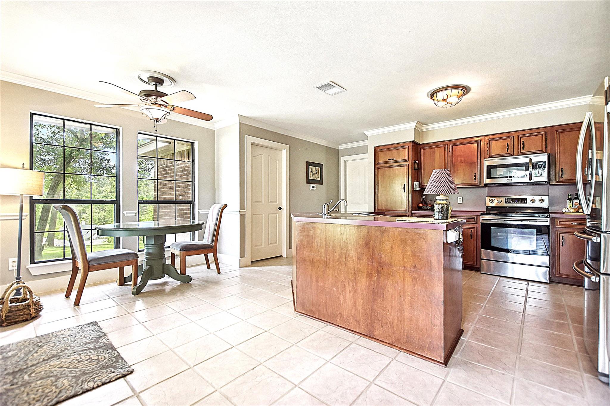 155 Pahalawe Ln, Bastrop, TX 78602