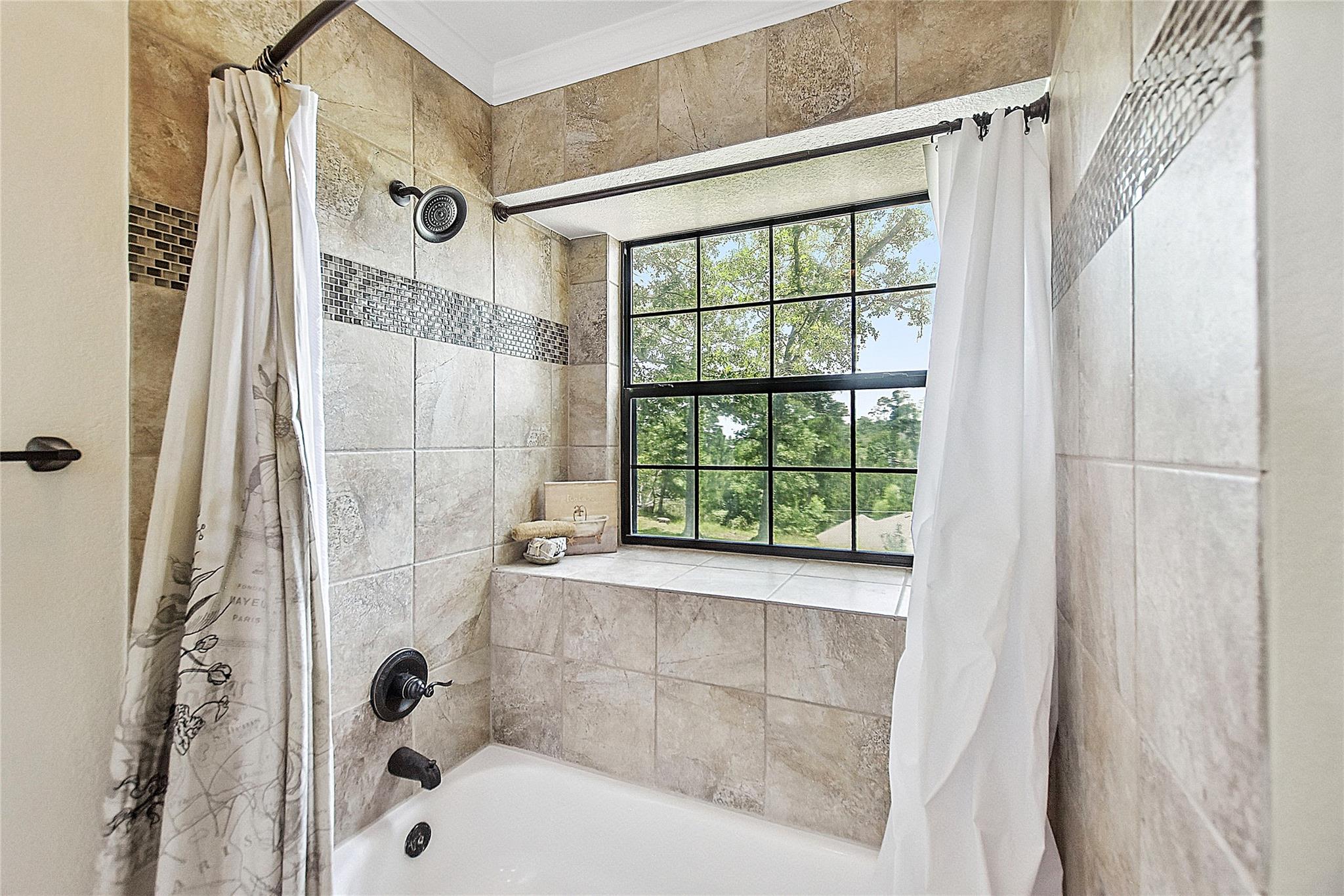 155 Pahalawe Ln, Bastrop, TX 78602