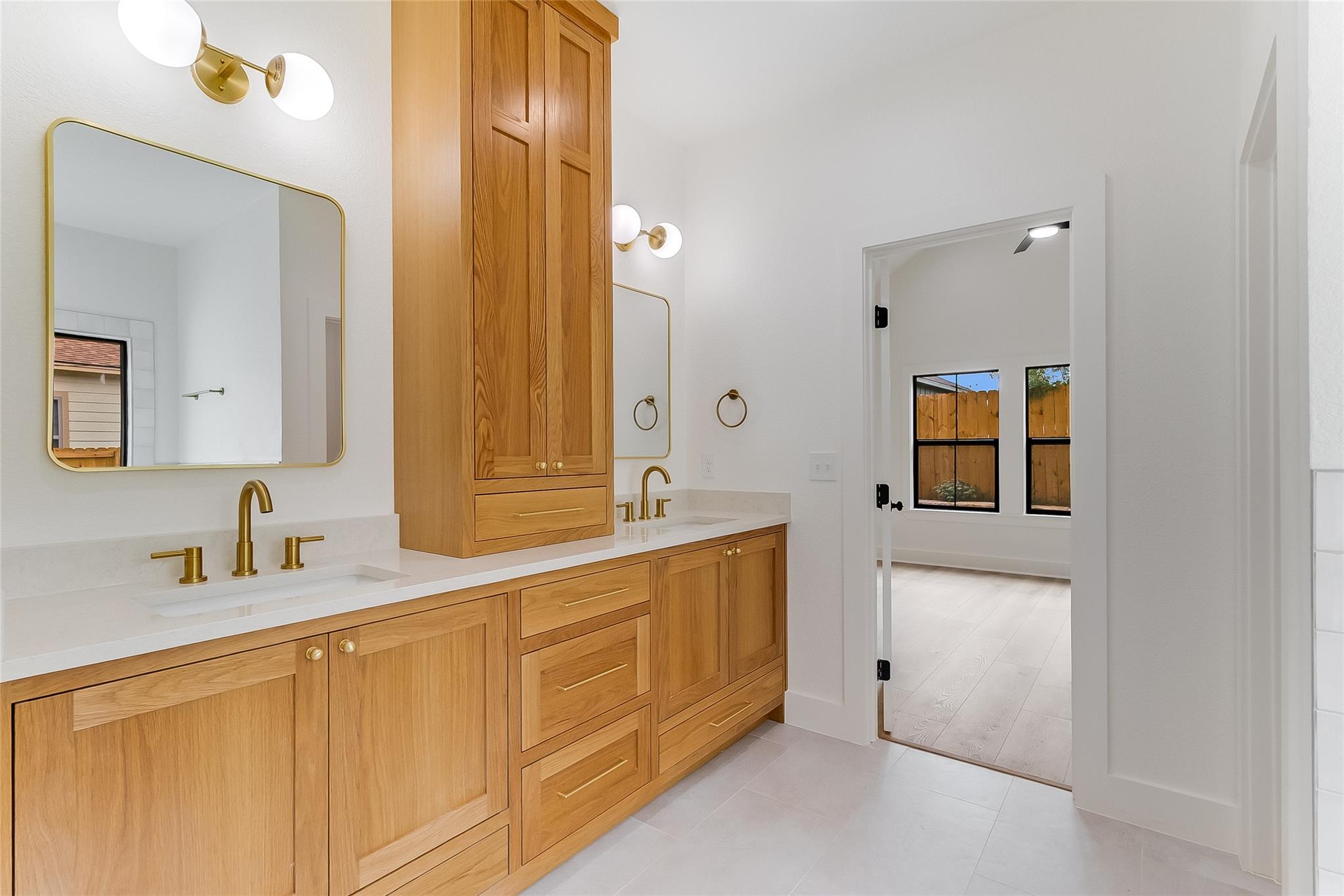 837 Birch Ln, Cottonwood Shores, TX 78657