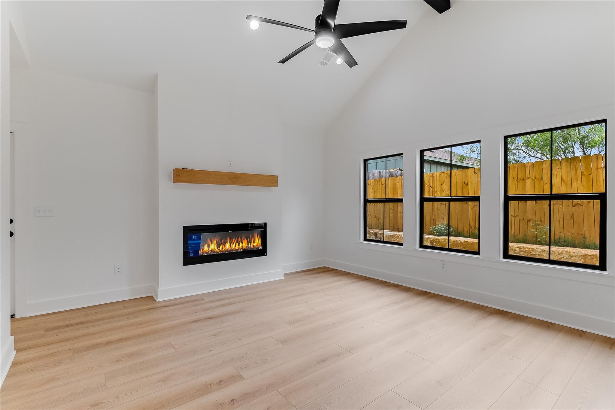 837 Birch Ln, Cottonwood Shores, TX 78657