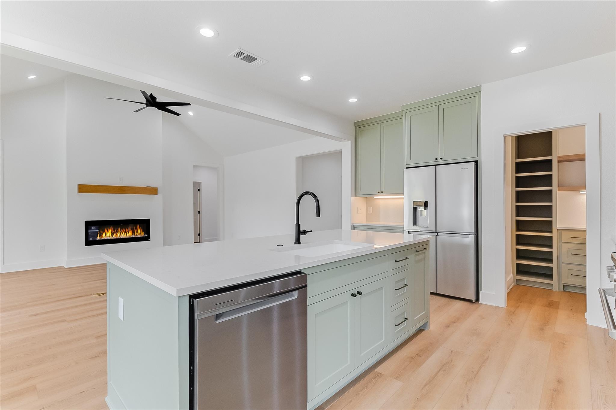 837 Birch Ln, Cottonwood Shores, TX 78657