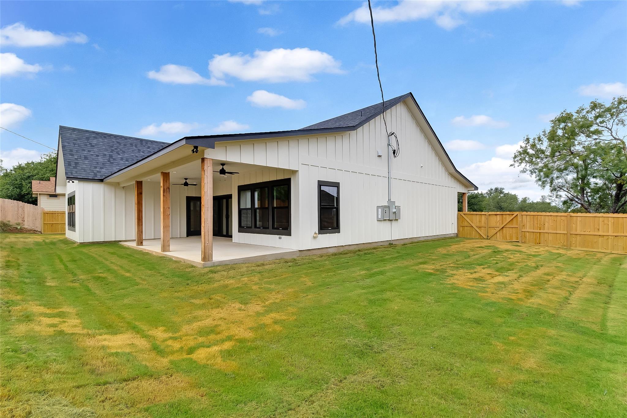 837 Birch Ln, Cottonwood Shores, TX 78657