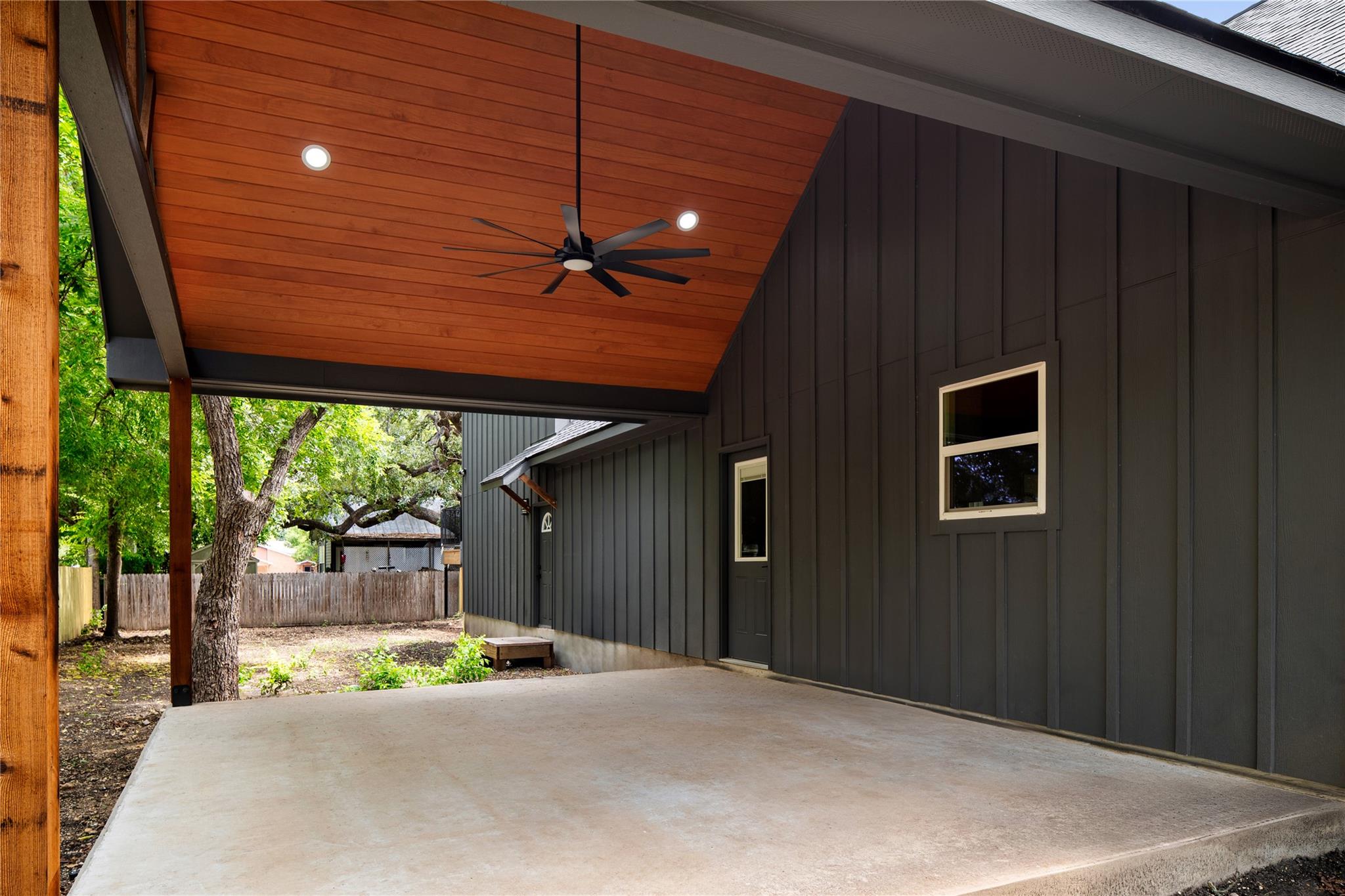 417 S Blanco St, Lockhart, TX 78644