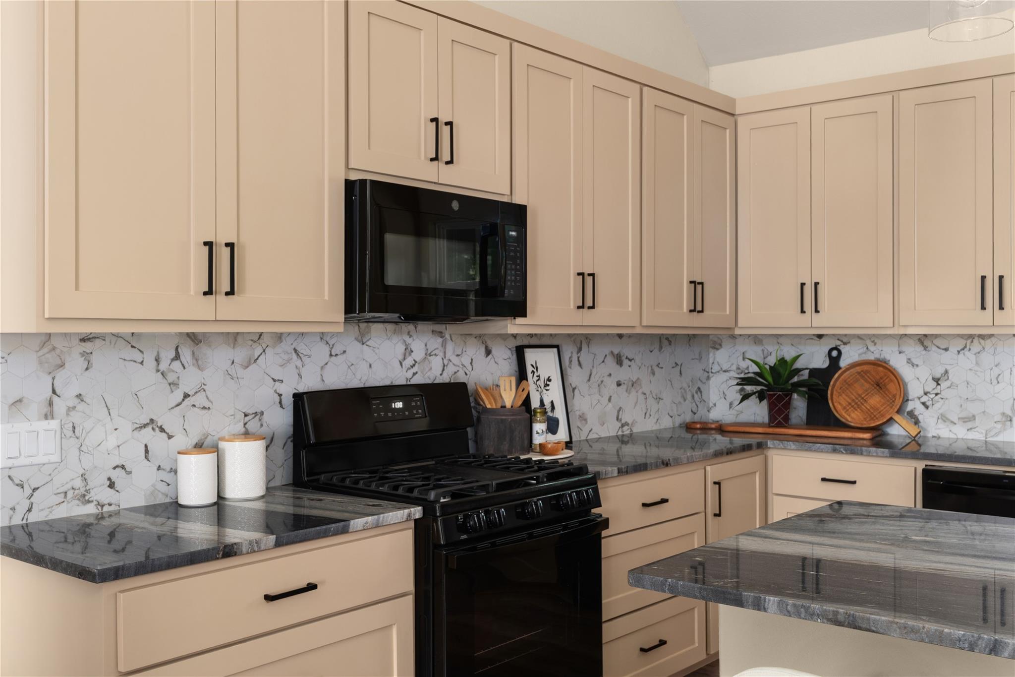 417 S Blanco St, Lockhart, TX 78644