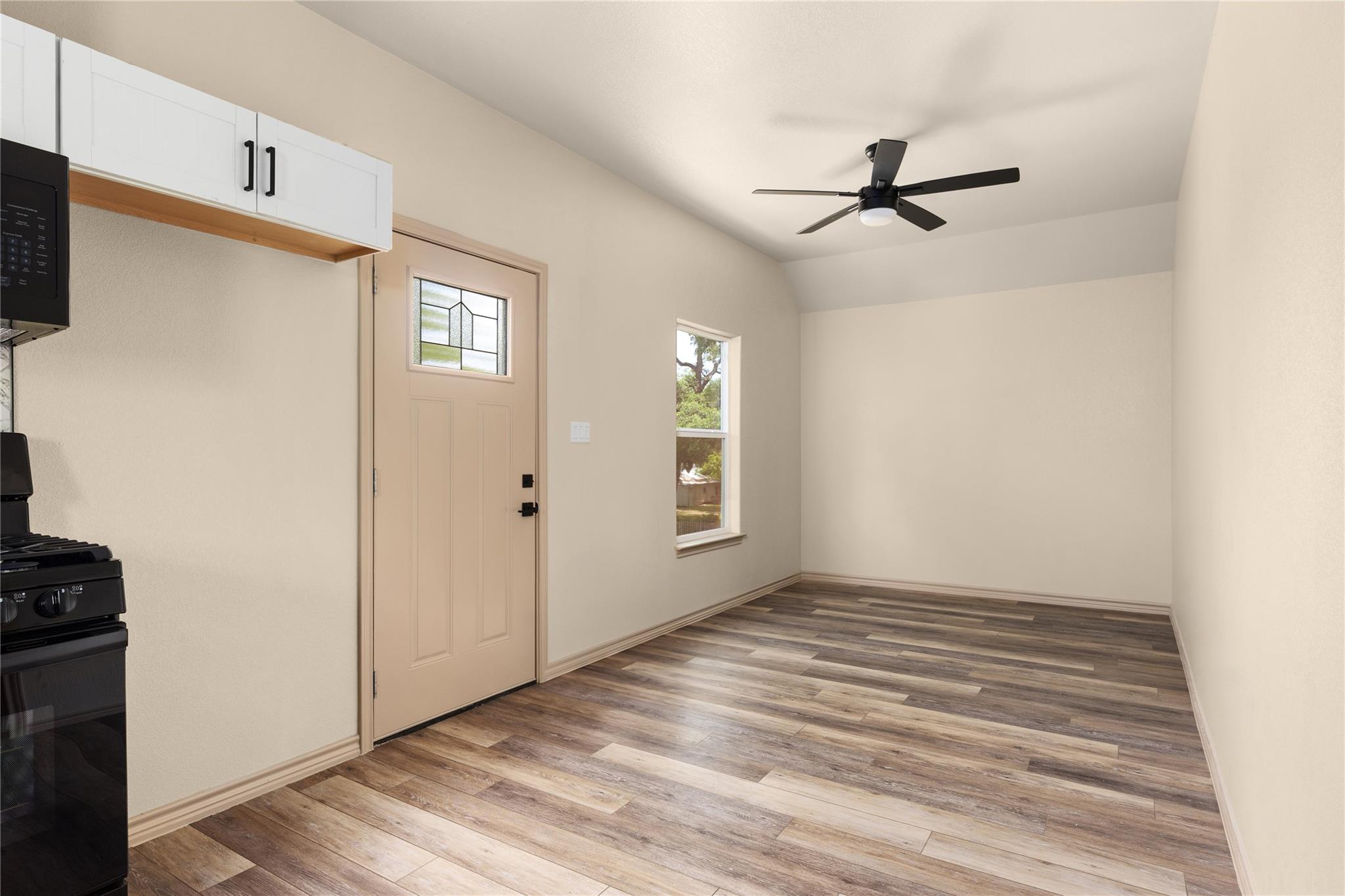 417 S Blanco St, Lockhart, TX 78644