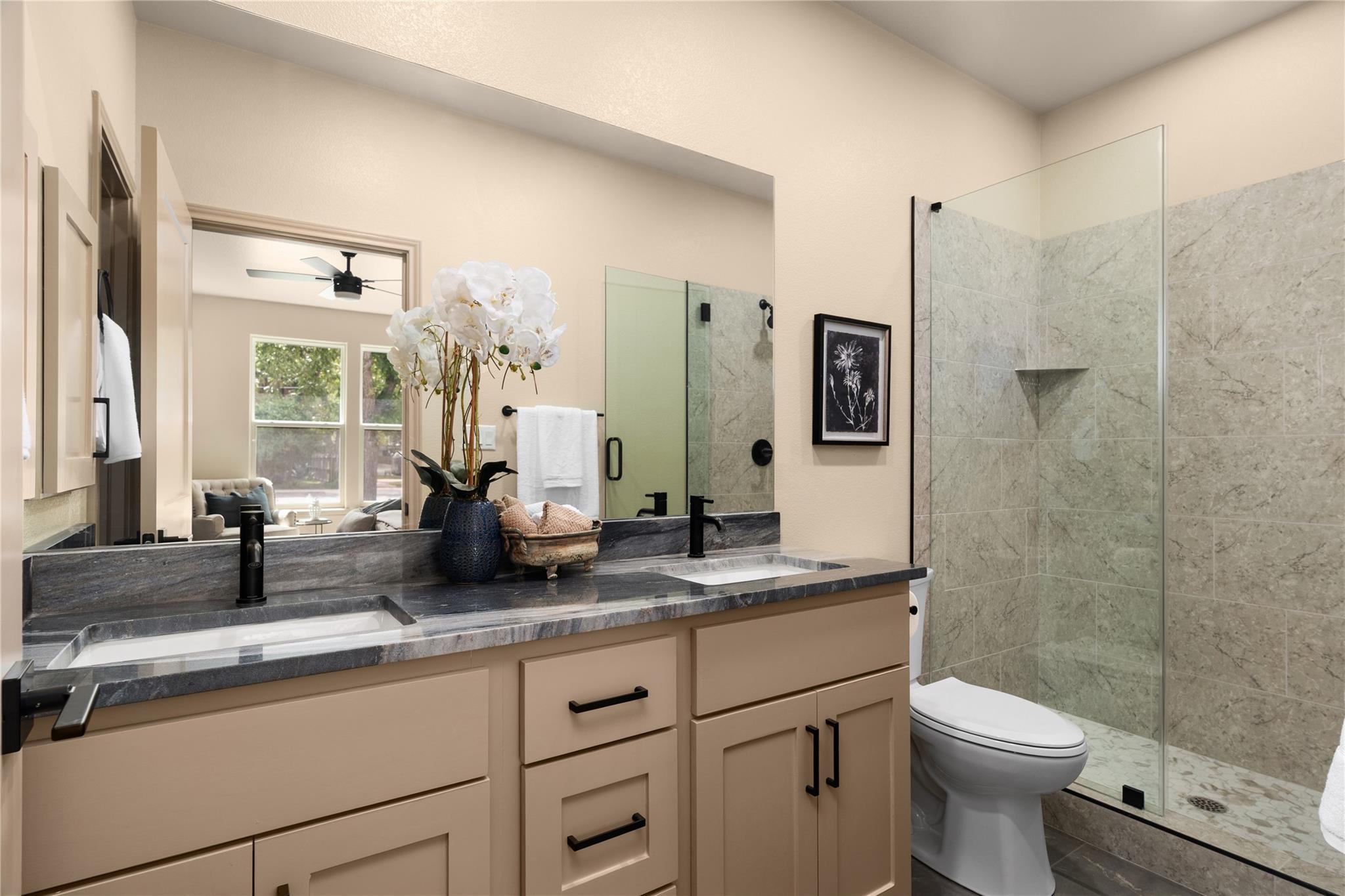 417 S Blanco St, Lockhart, TX 78644