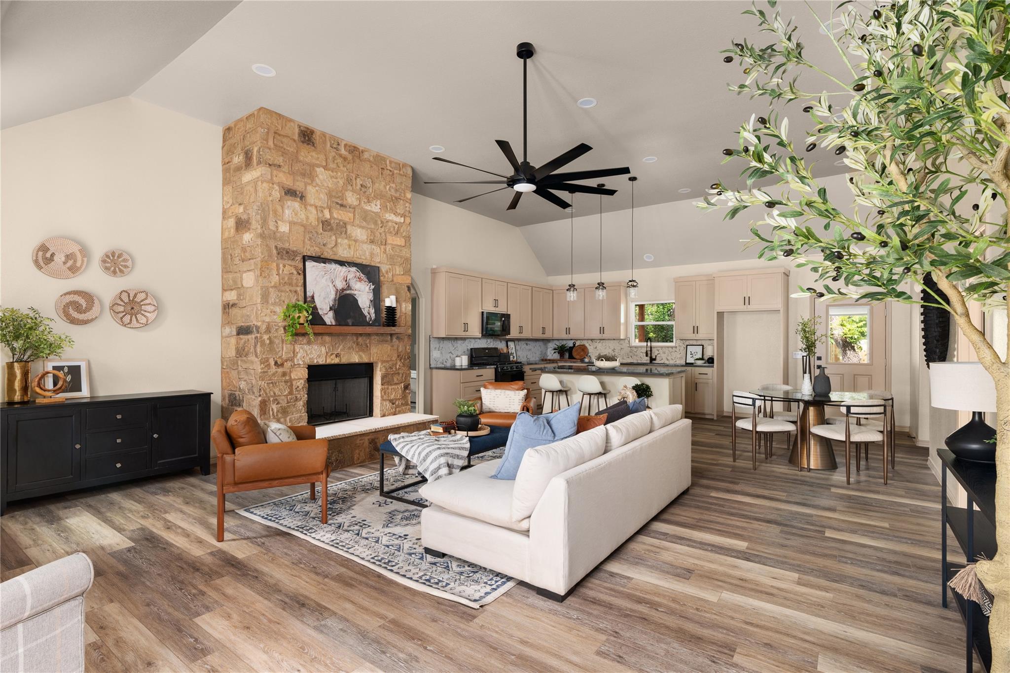 417 S Blanco St, Lockhart, TX 78644