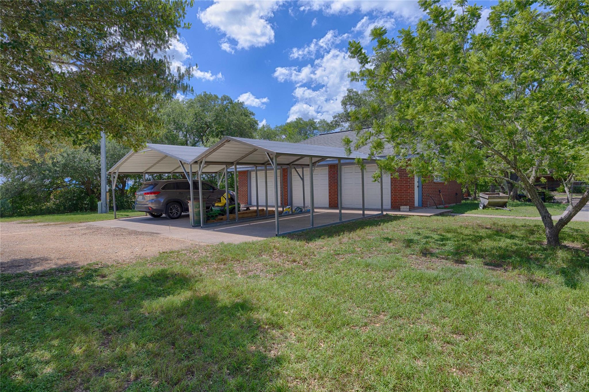 900 Schulze Rd, Schulenburg, TX 78949