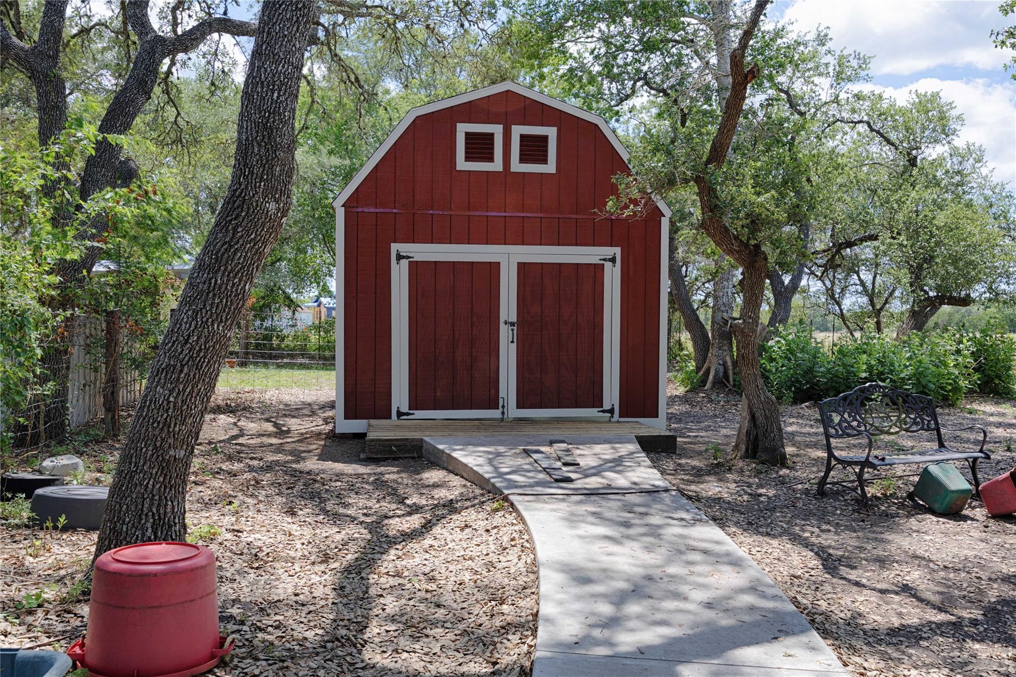 900 Schulze Rd, Schulenburg, TX 78949