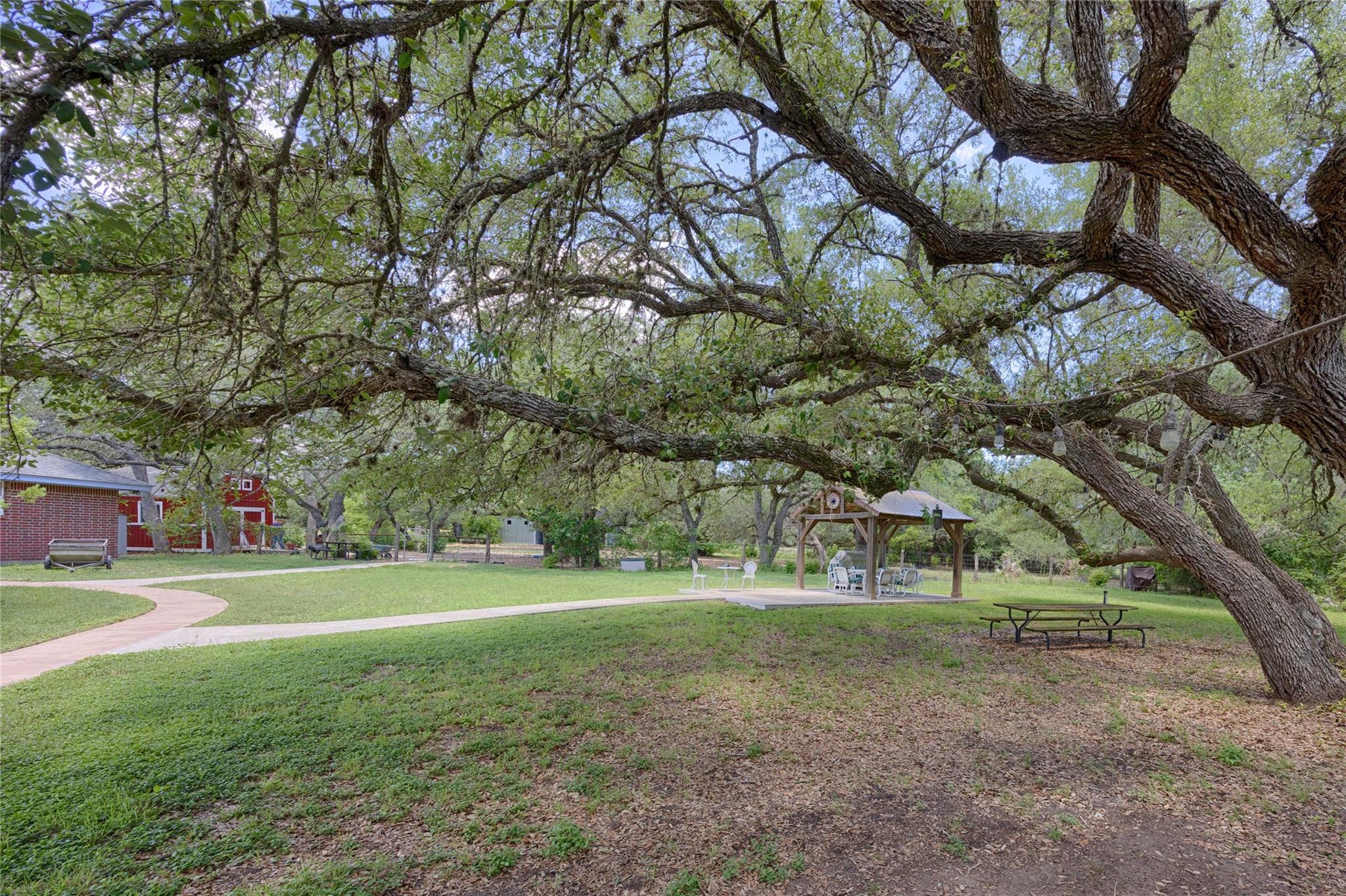 900 Schulze Rd, Schulenburg, TX 78949