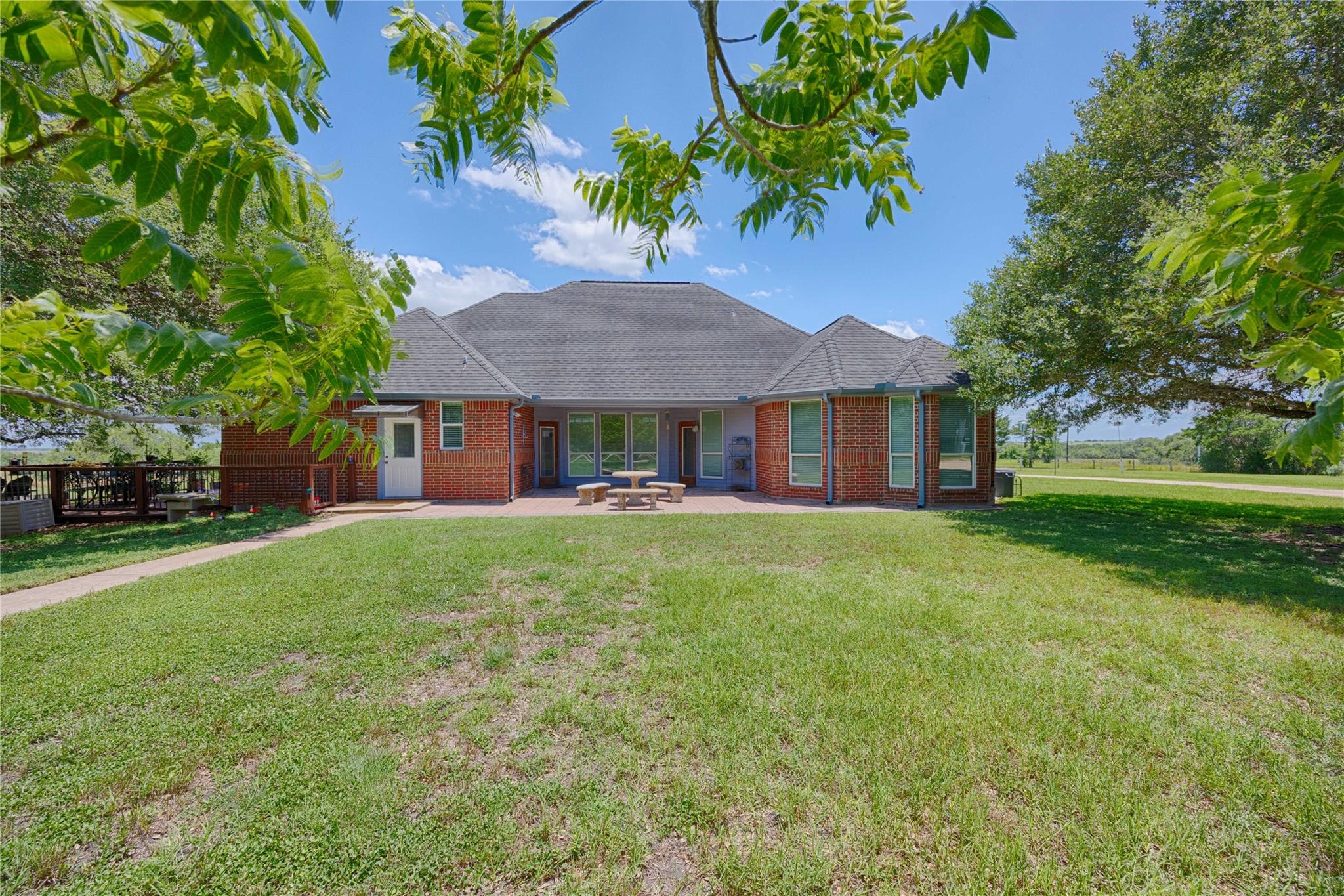 900 Schulze Rd, Schulenburg, TX 78949