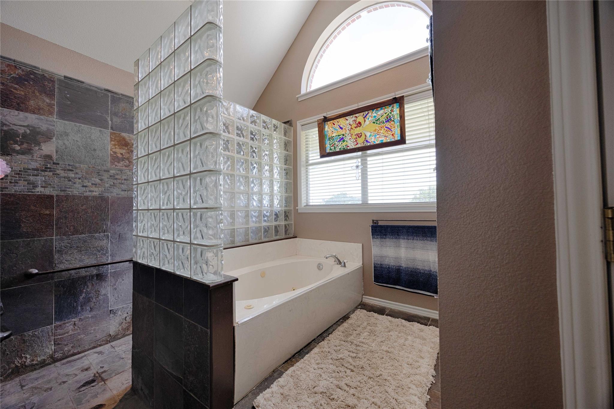 900 Schulze Rd, Schulenburg, TX 78949