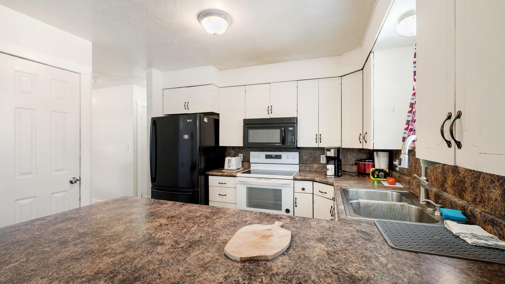290 Apple Blossom Way, Out of State, UT 84653