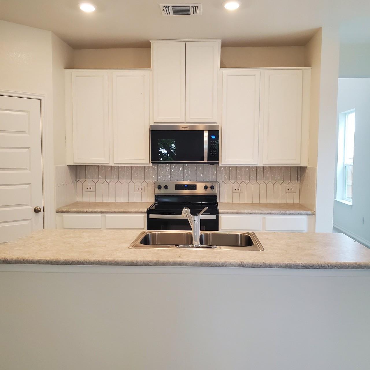 248 Feathers St, Jarrell, TX 76537