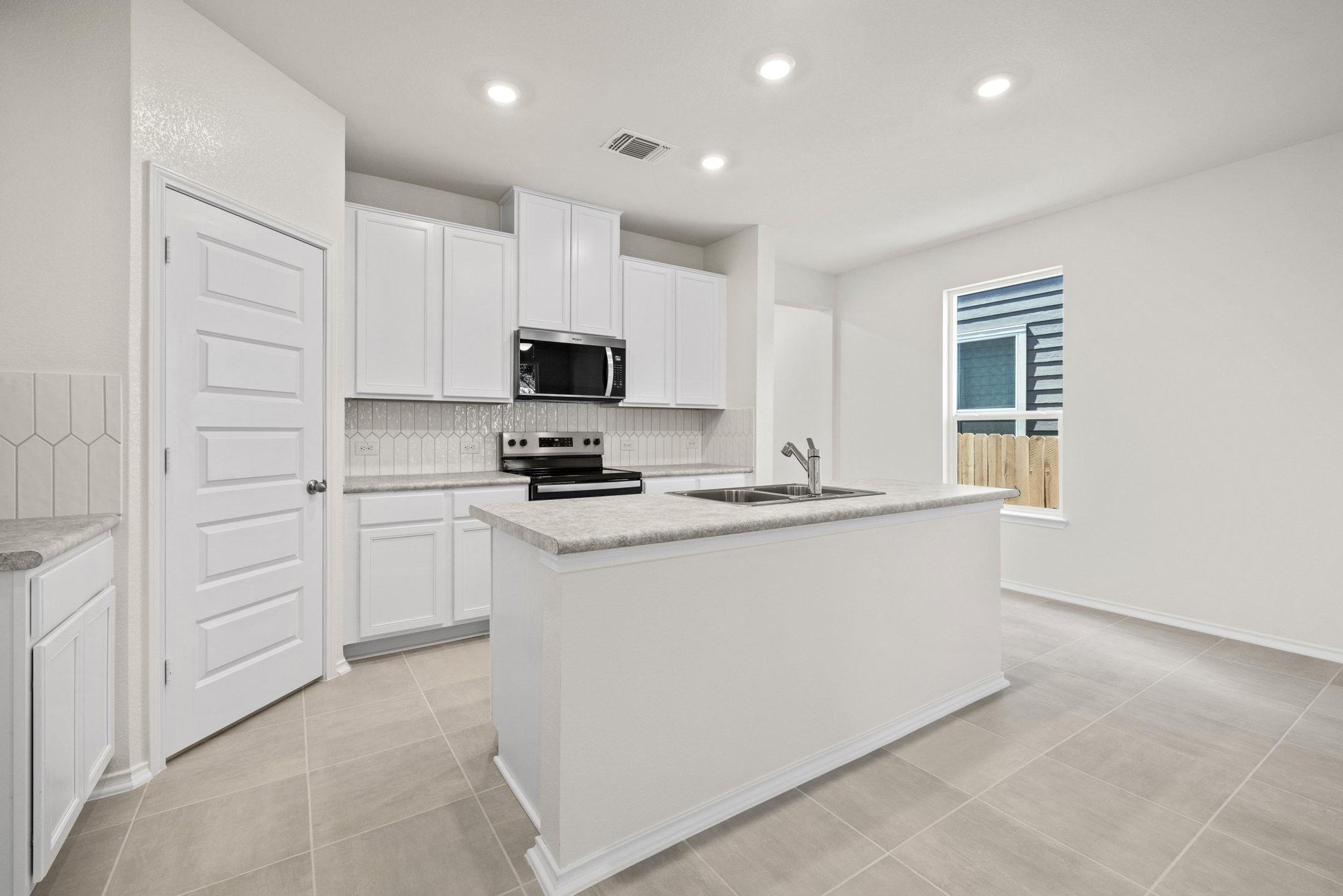 248 Feathers St, Jarrell, TX 76537