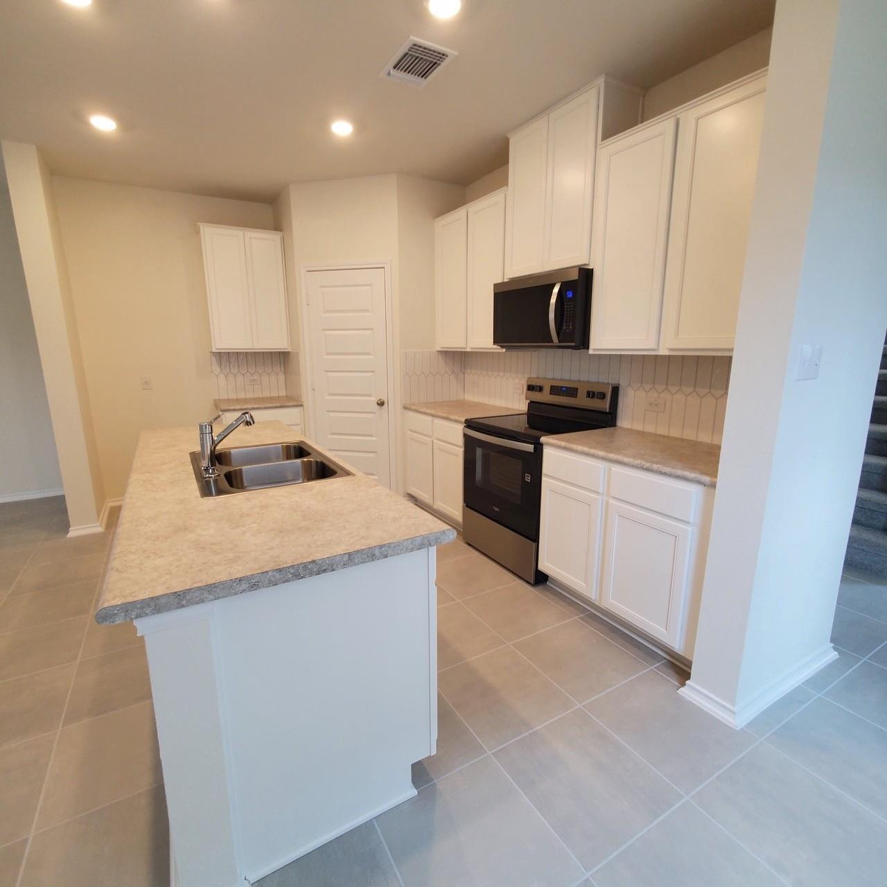 248 Feathers St, Jarrell, TX 76537