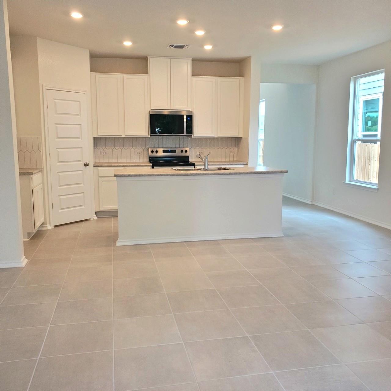248 Feathers St, Jarrell, TX 76537