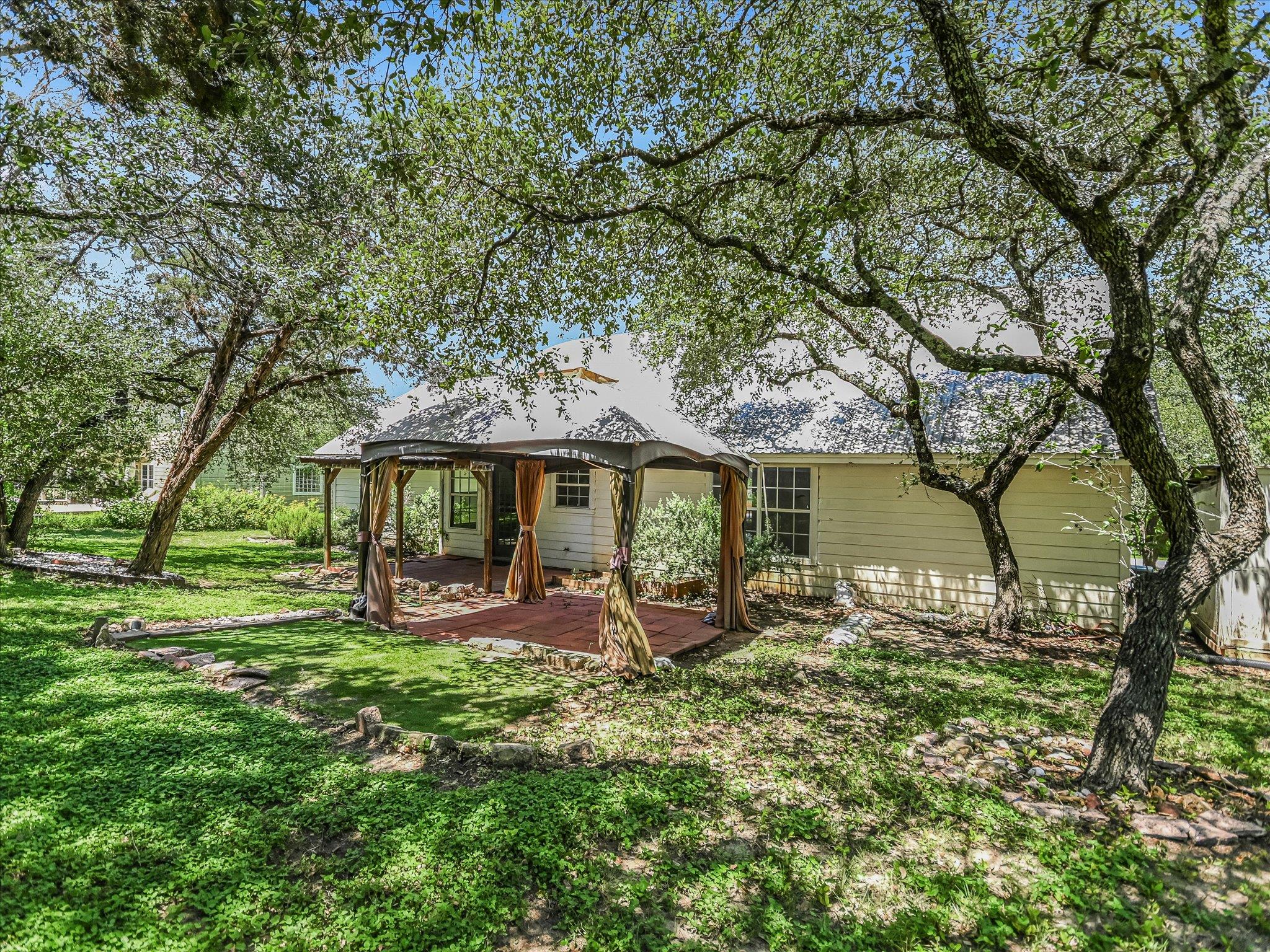 519 Cowal Dr S, Spicewood, TX 78669