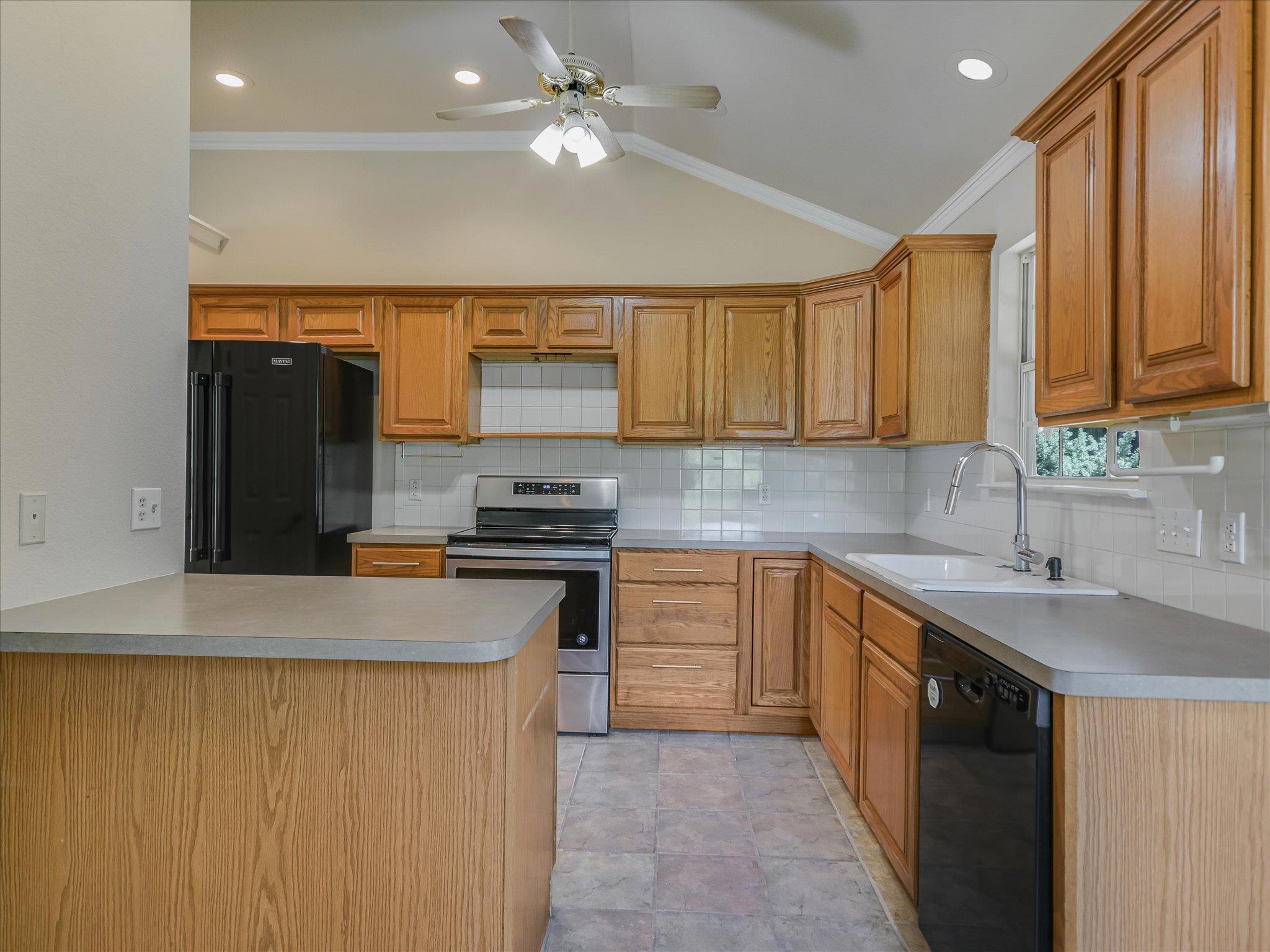 519 Cowal Dr S, Spicewood, TX 78669