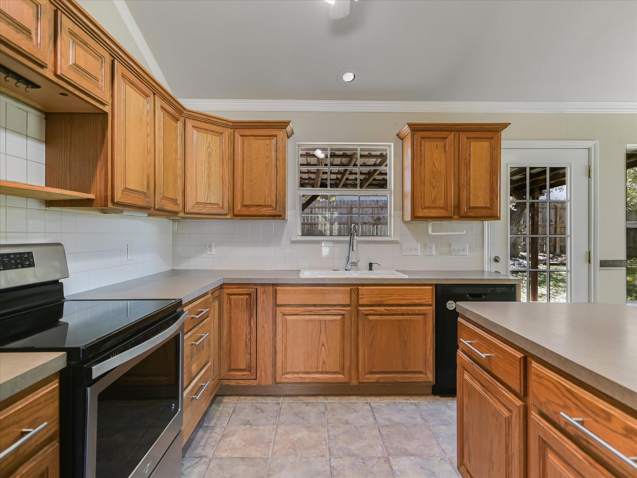 519 Cowal Dr S, Spicewood, TX 78669