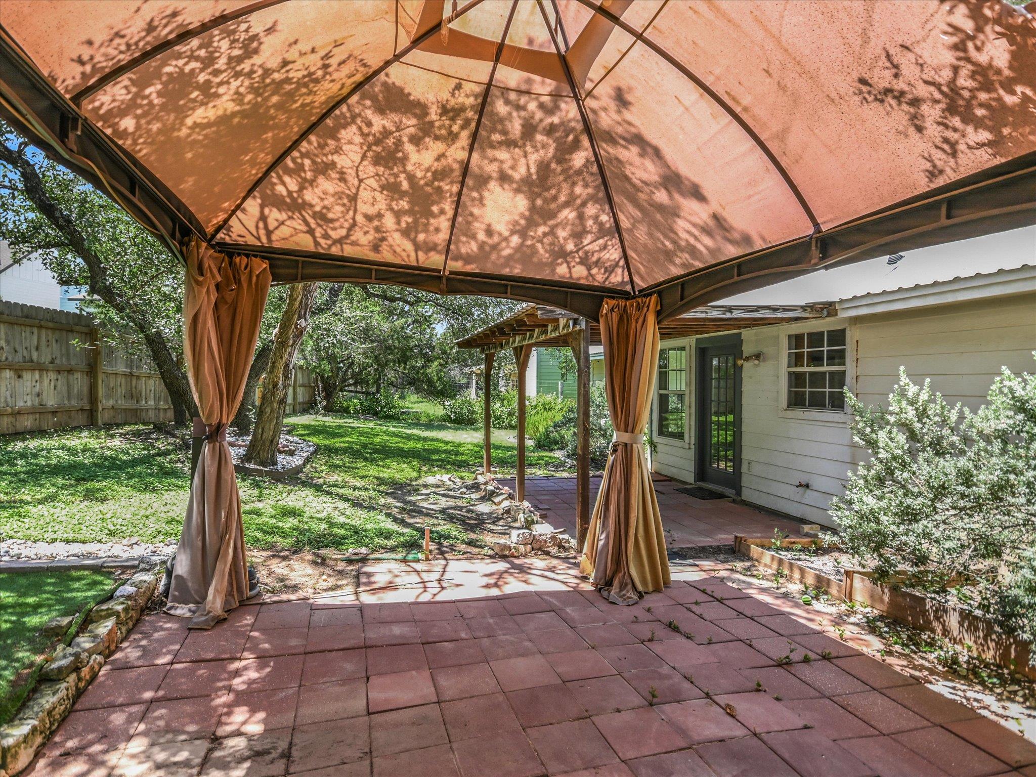 519 Cowal Dr S, Spicewood, TX 78669