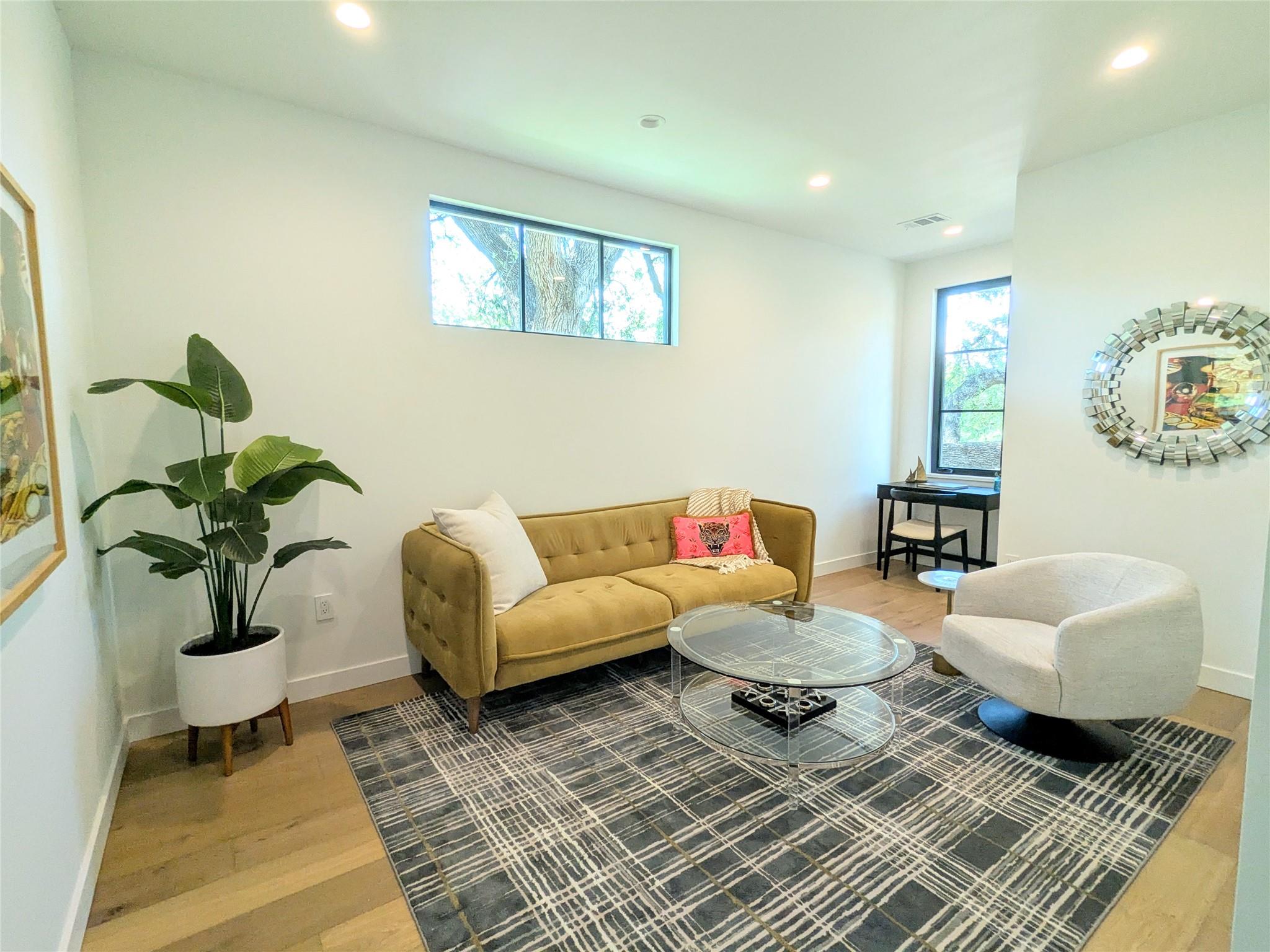 2517 Great Oaks Pkwy, Austin, TX 78756