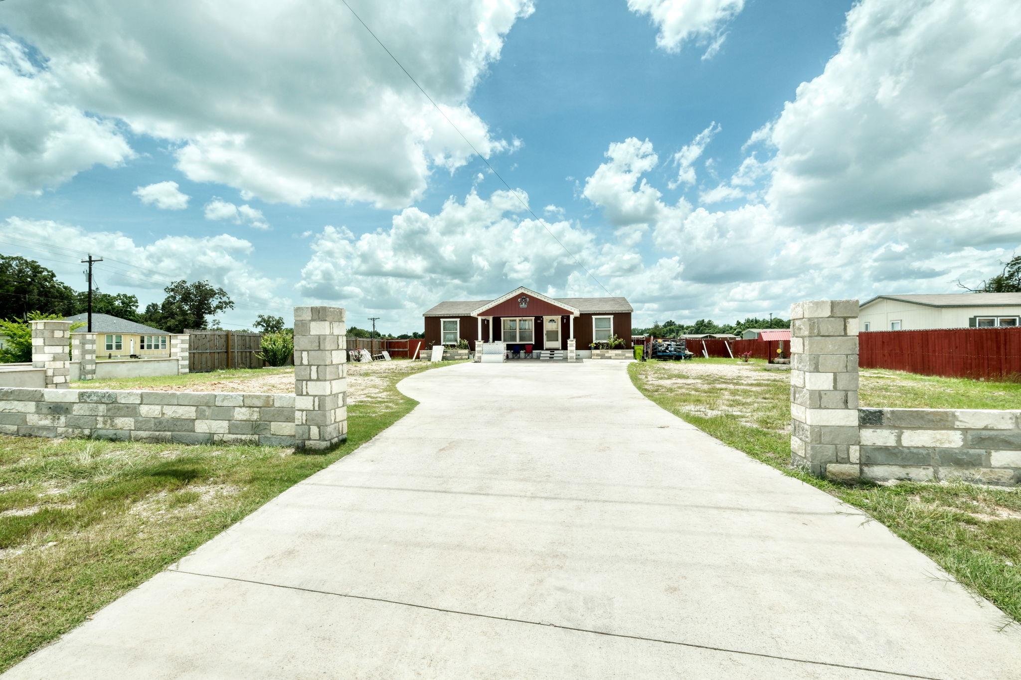 181 Pasadera Dr, Elgin, TX 78621