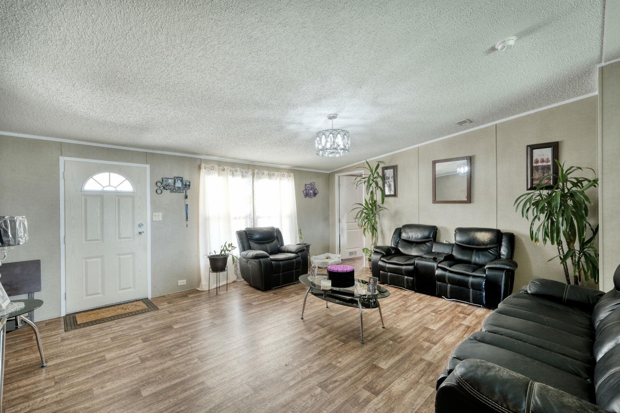 181 Pasadera Dr, Elgin, TX 78621