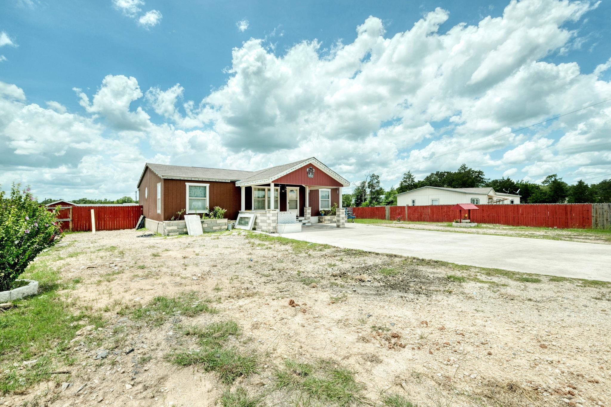 181 Pasadera Dr, Elgin, TX 78621