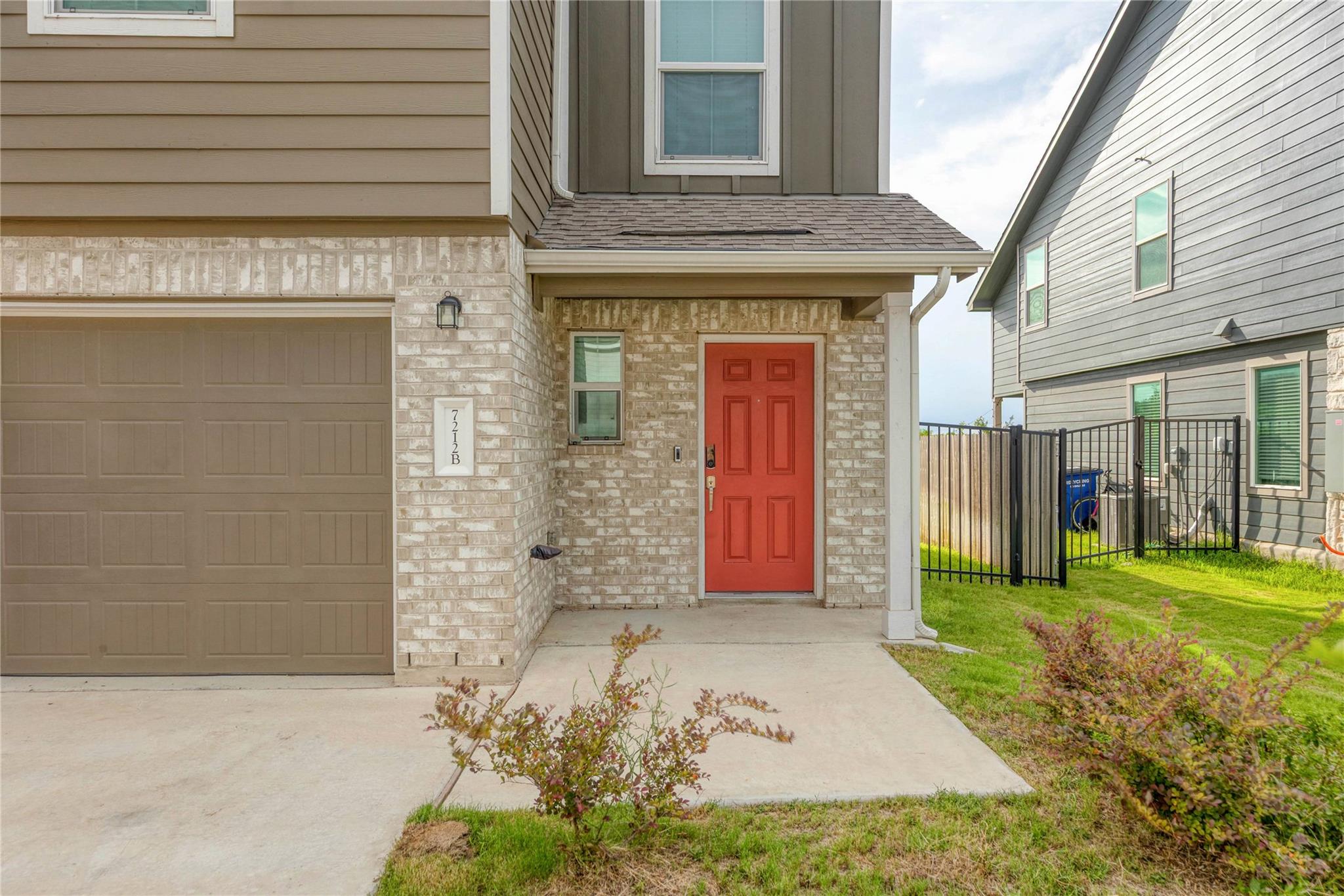 7212 Sparkling Light Dr # B, Del Valle, TX 78617
