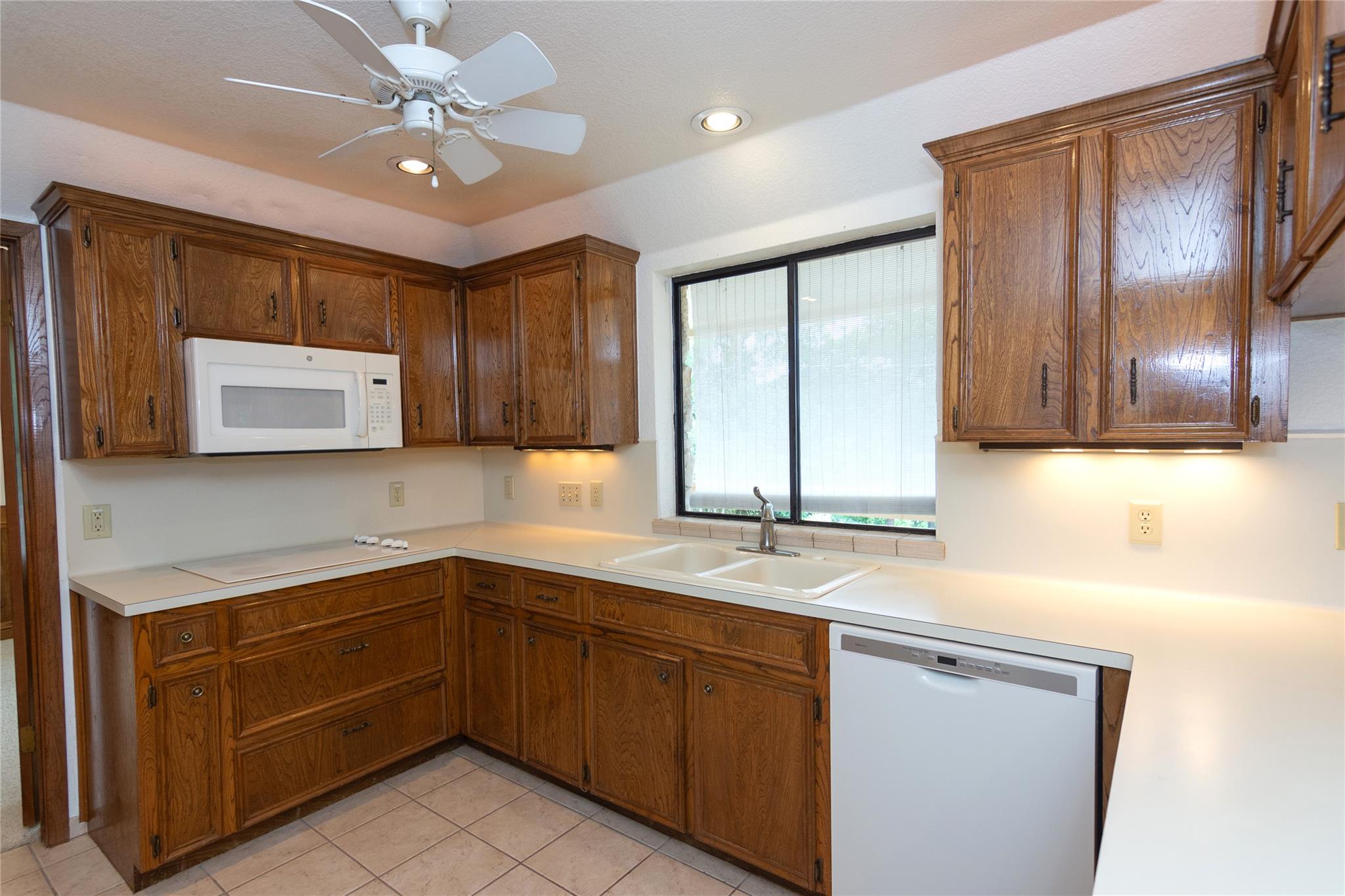 1904 Creekview Dr, Round Rock, TX 78681