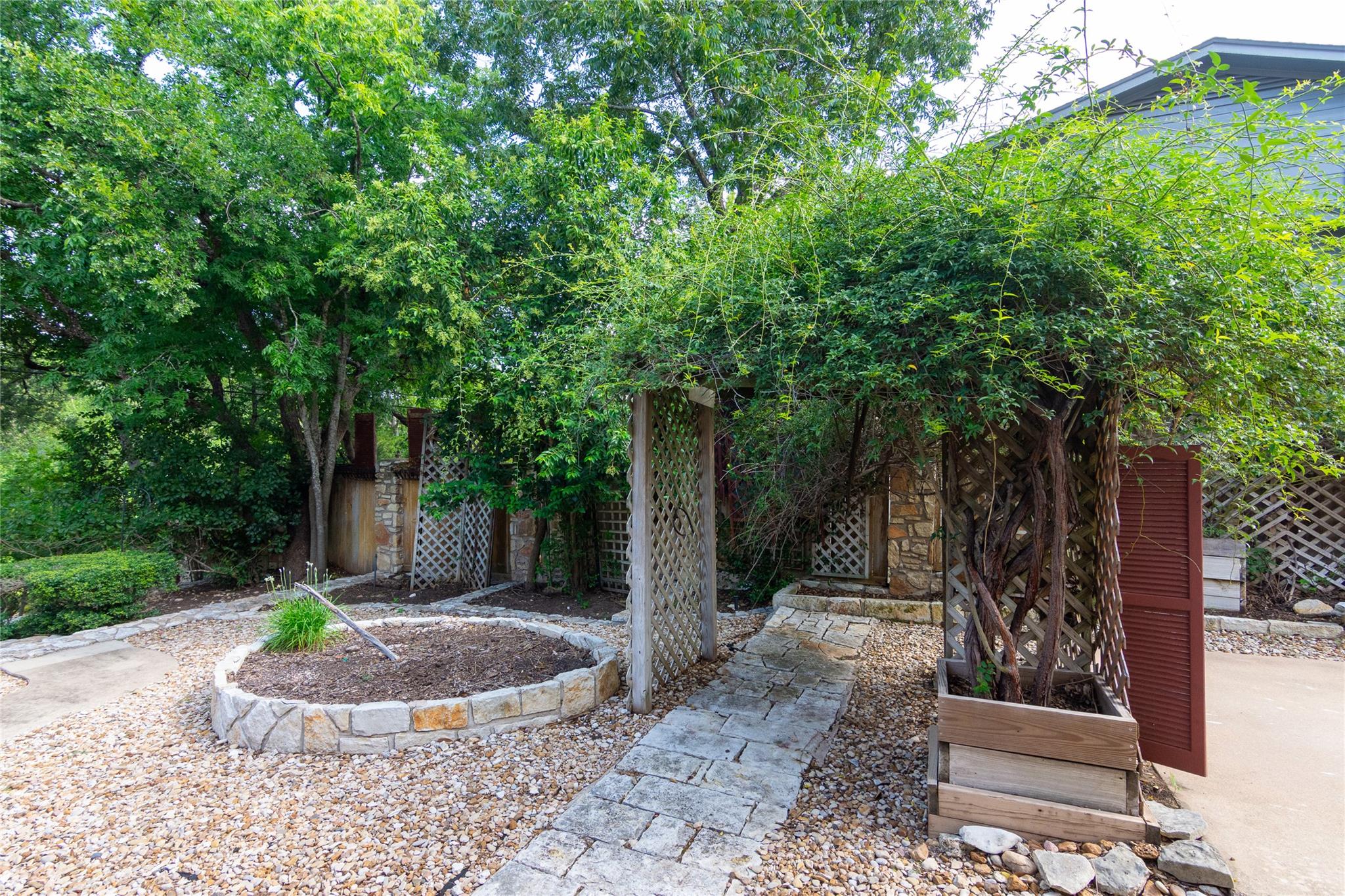 1904 Creekview Dr, Round Rock, TX 78681
