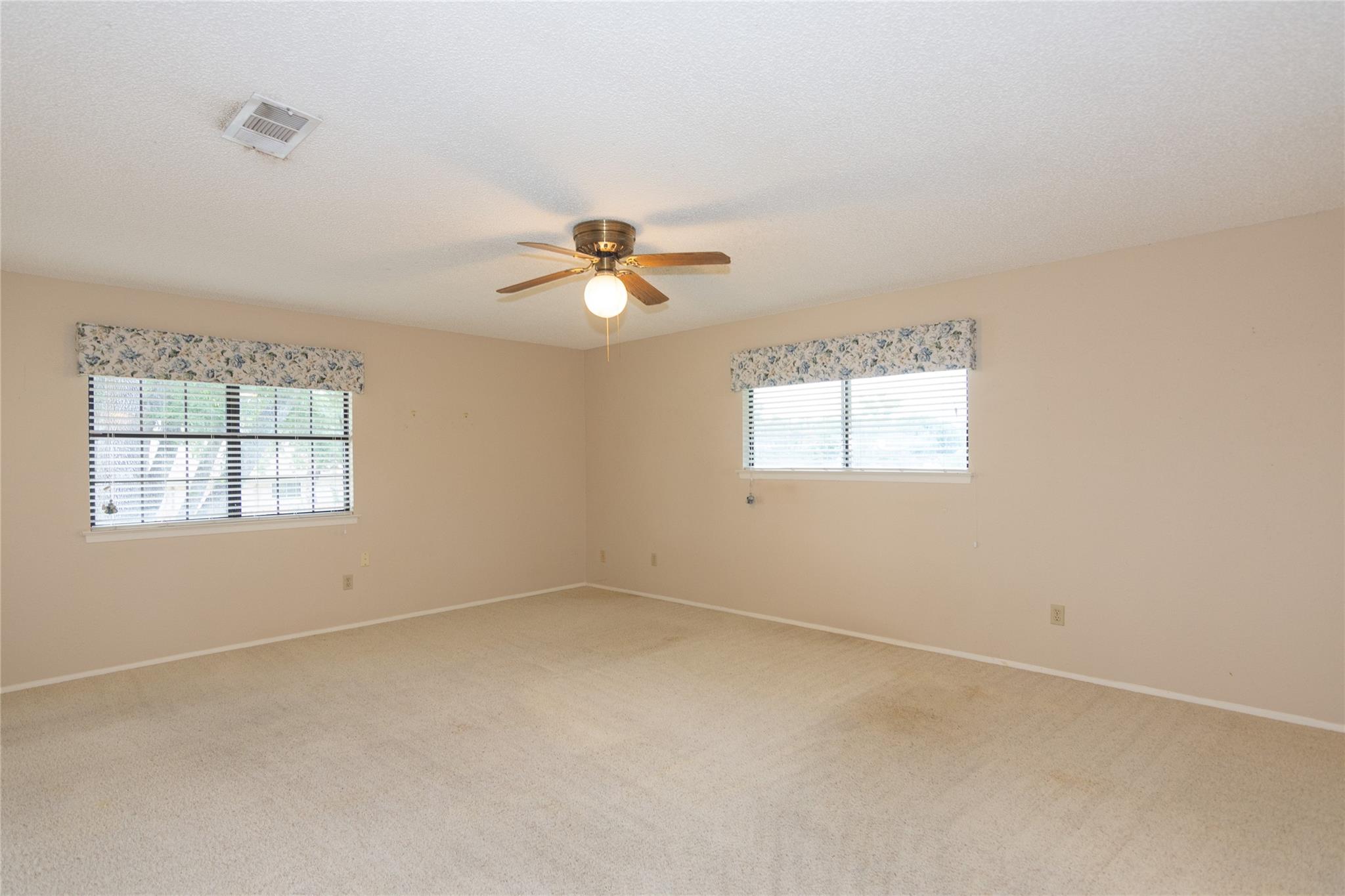 1904 Creekview Dr, Round Rock, TX 78681
