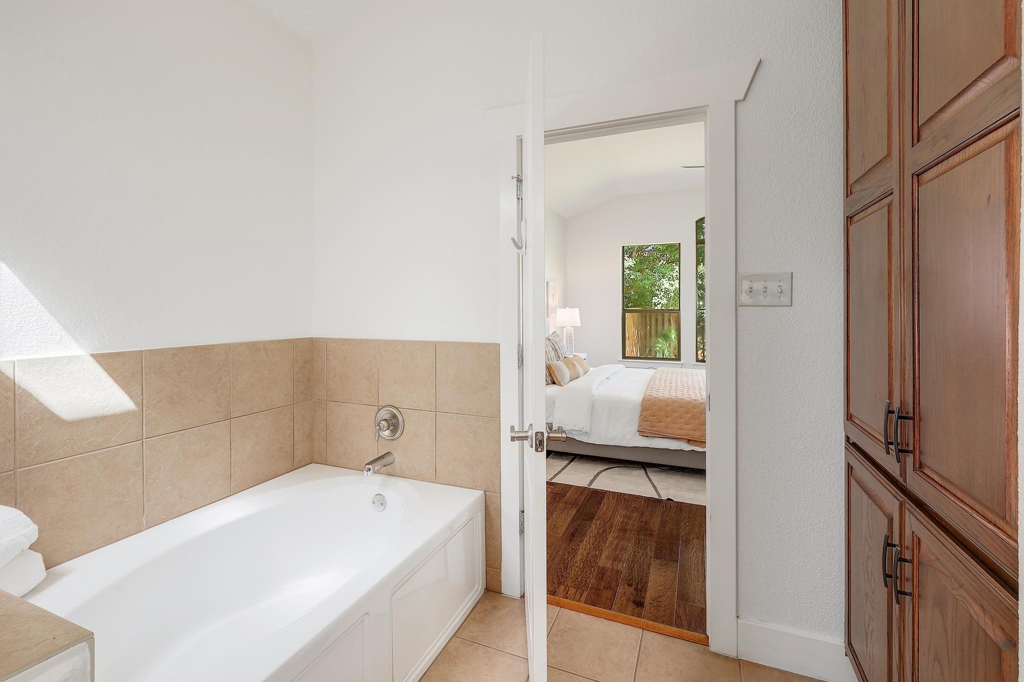 102 Rivulet Ln, Austin, TX 78738