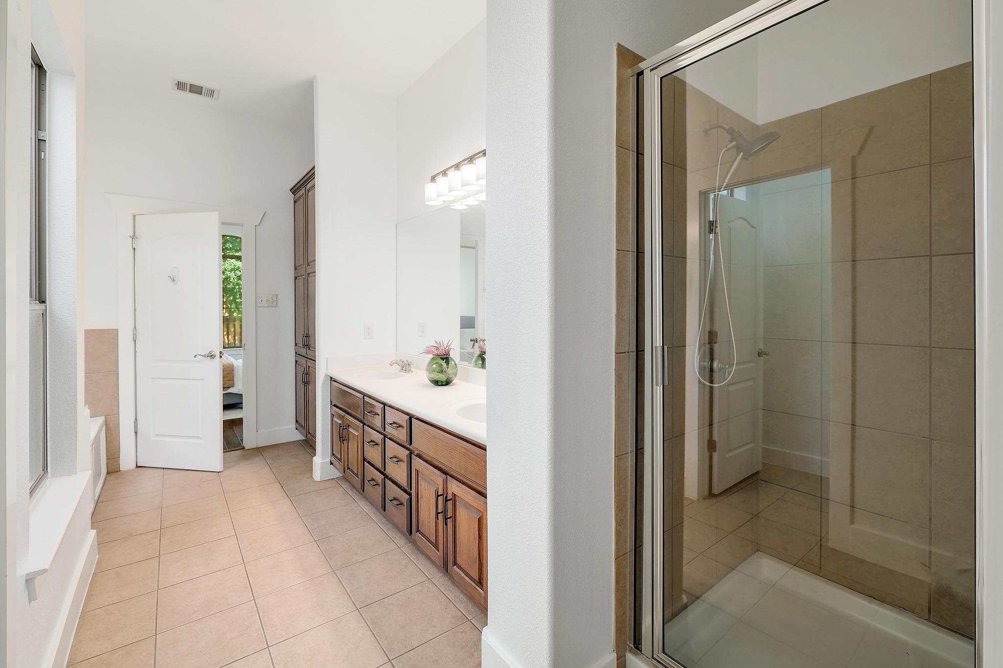 102 Rivulet Ln, Austin, TX 78738
