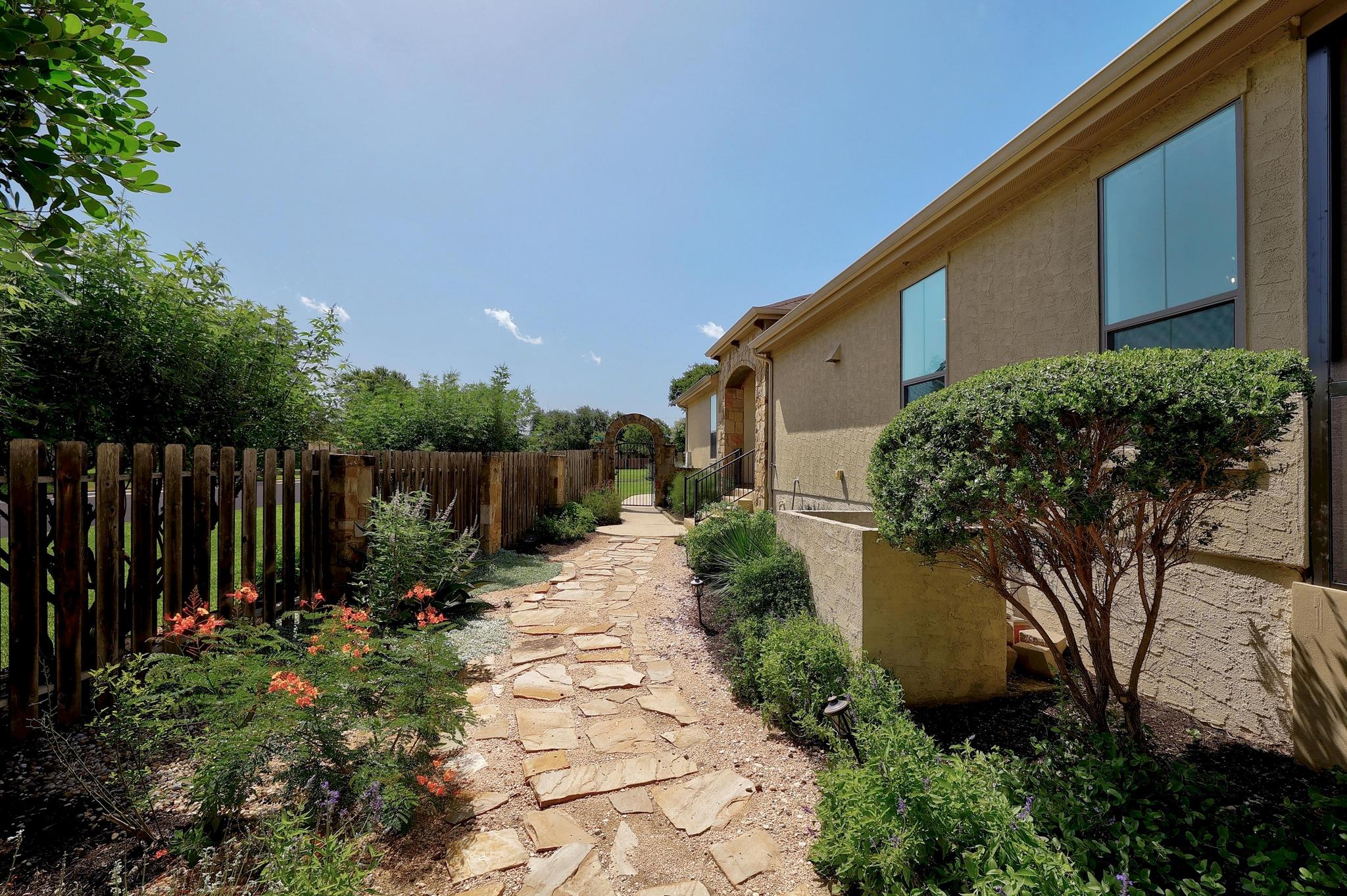 102 Rivulet Ln, Austin, TX 78738