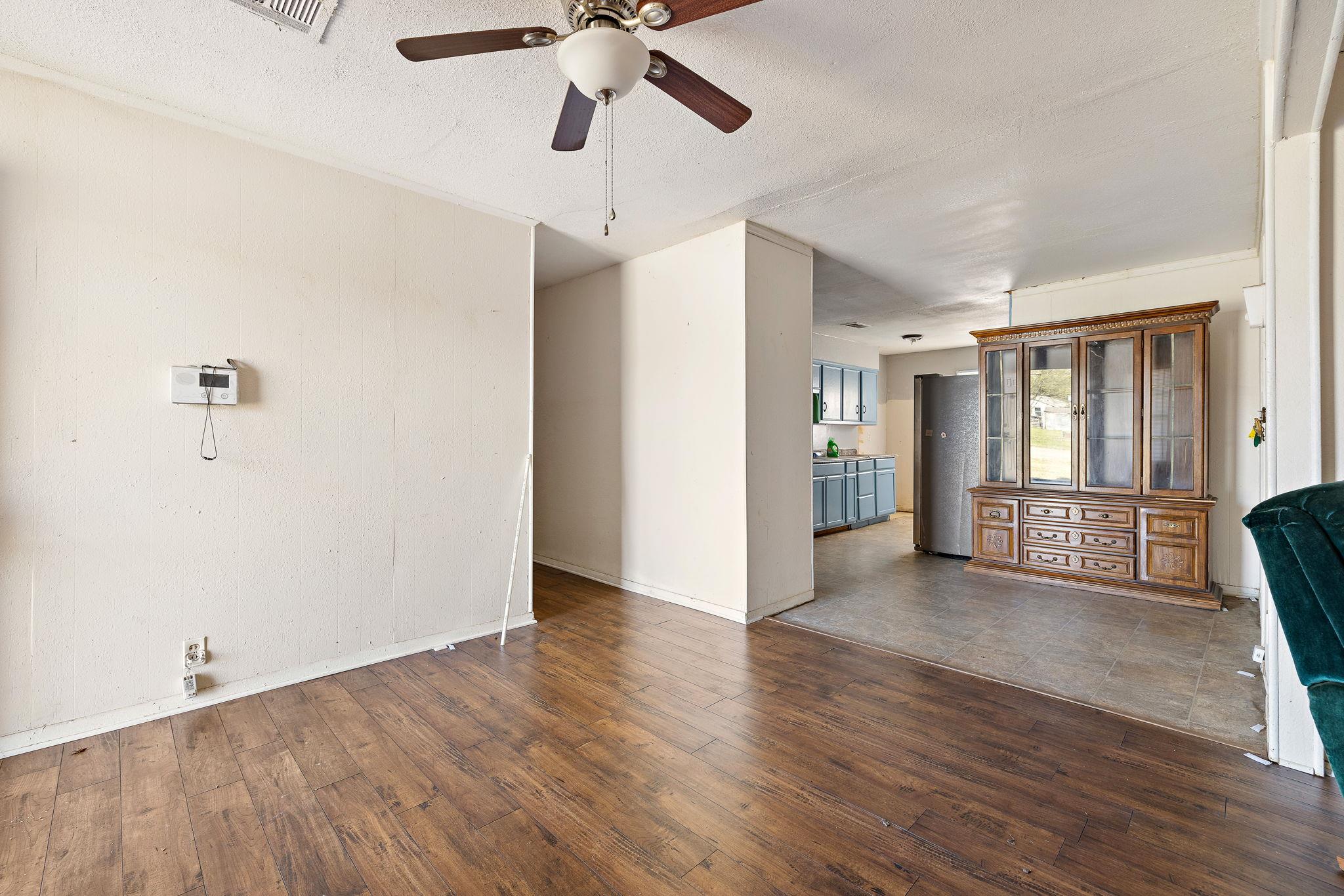 712 Vernon St, Rockdale, TX 76567